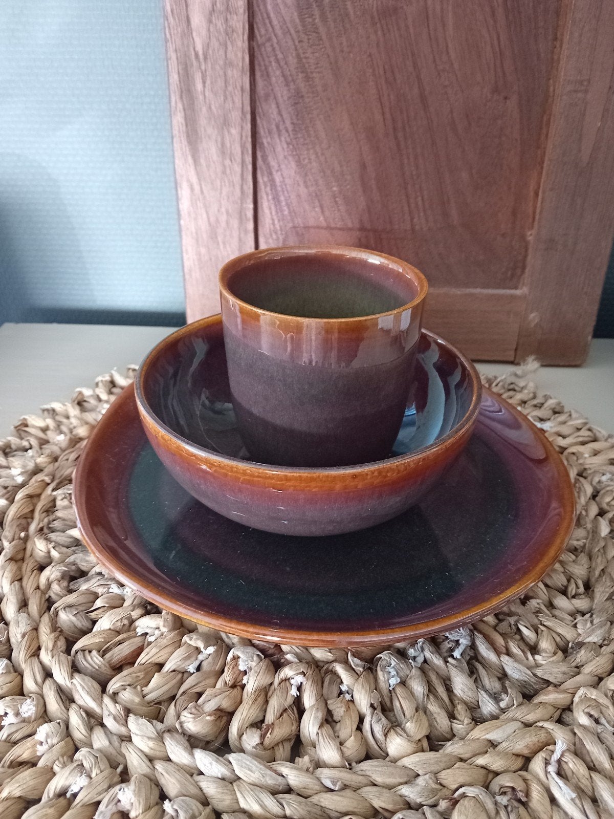 Bruin servies set nieuw., Huis en Inrichting, Ophalen of Verzenden, Nieuw, Overige stijlen