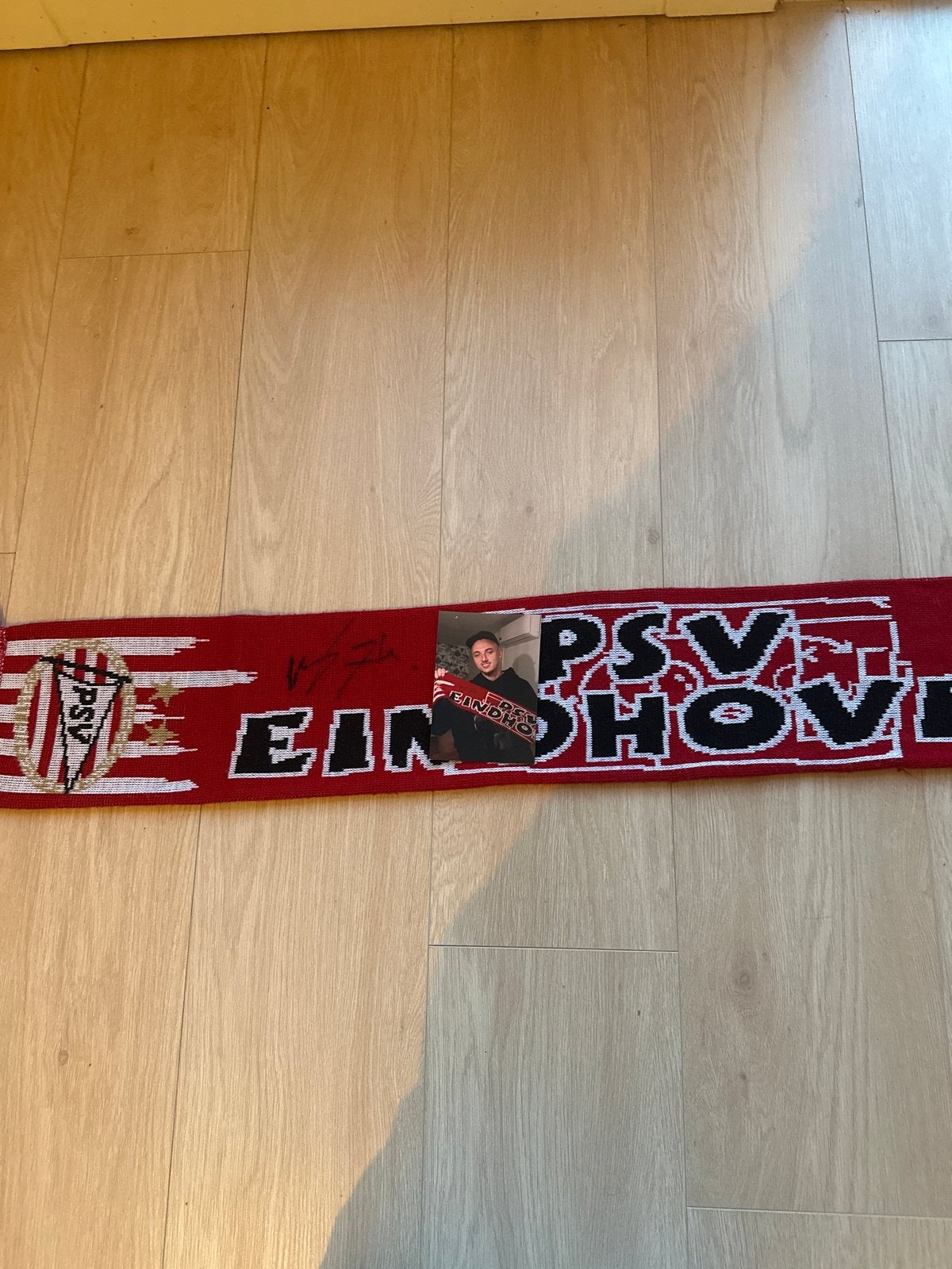 PSV Eindhoven sjaal gesigneerd door voetballer Noa lang, Ophalen of Verzenden, Zo goed als nieuw, Clubaccessoires