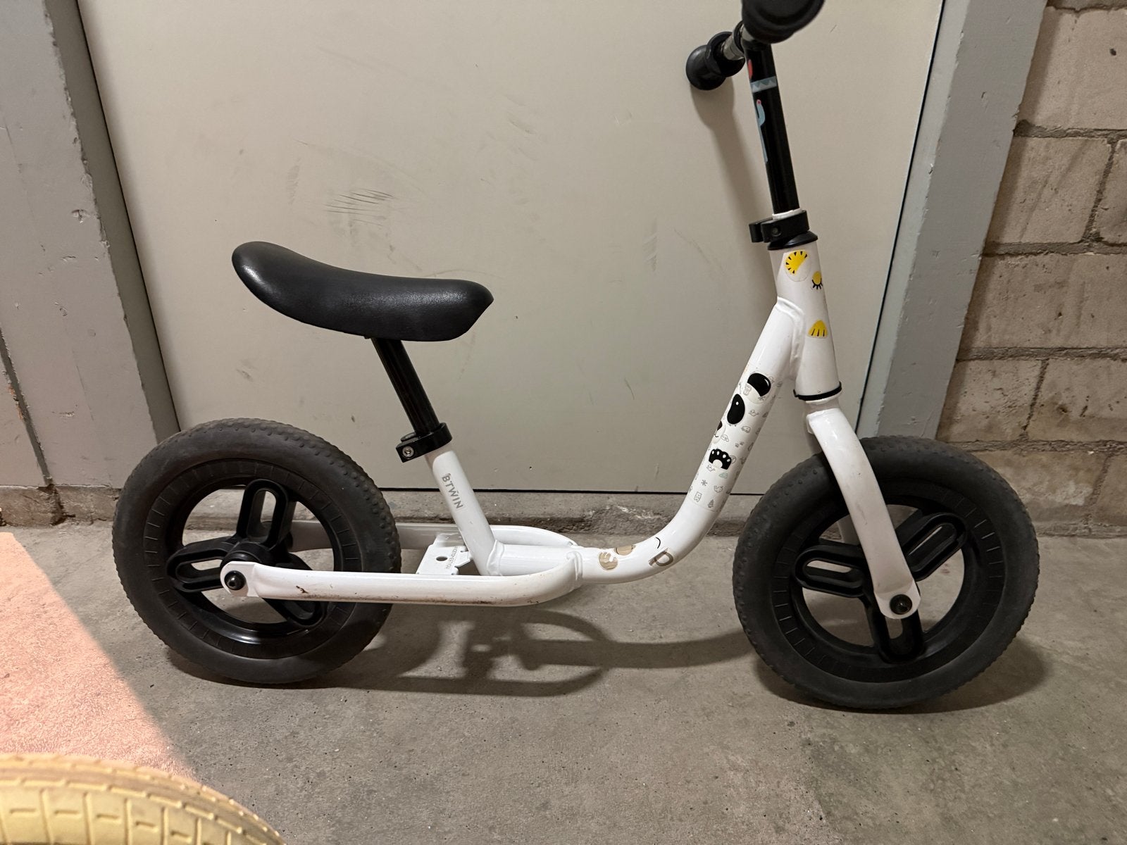 B'Twin loopfiets wit - Ideaal voor jonge kinderen, Fietsen en Brommers, Ophalen of Verzenden, Gebruikt, Minder dan 16 inch