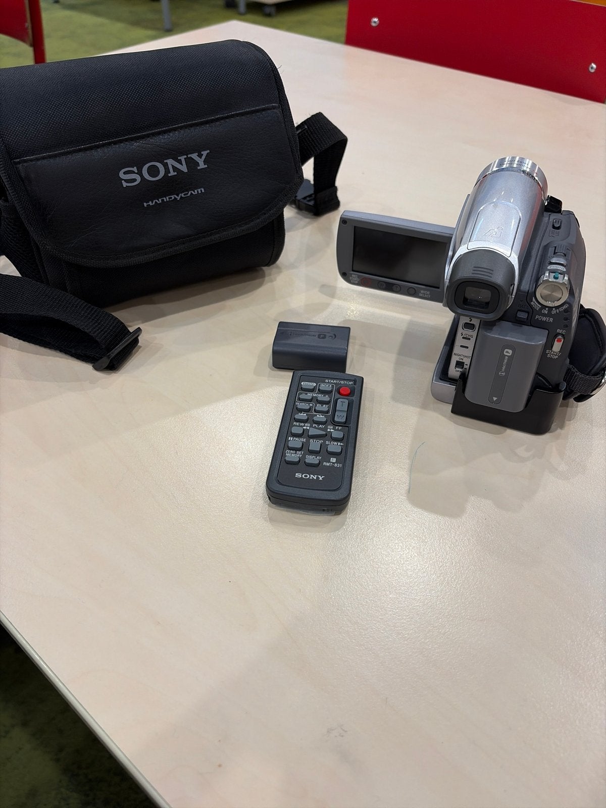 Sony Handycam DCR-TRV14E met tas en afstandsbediening