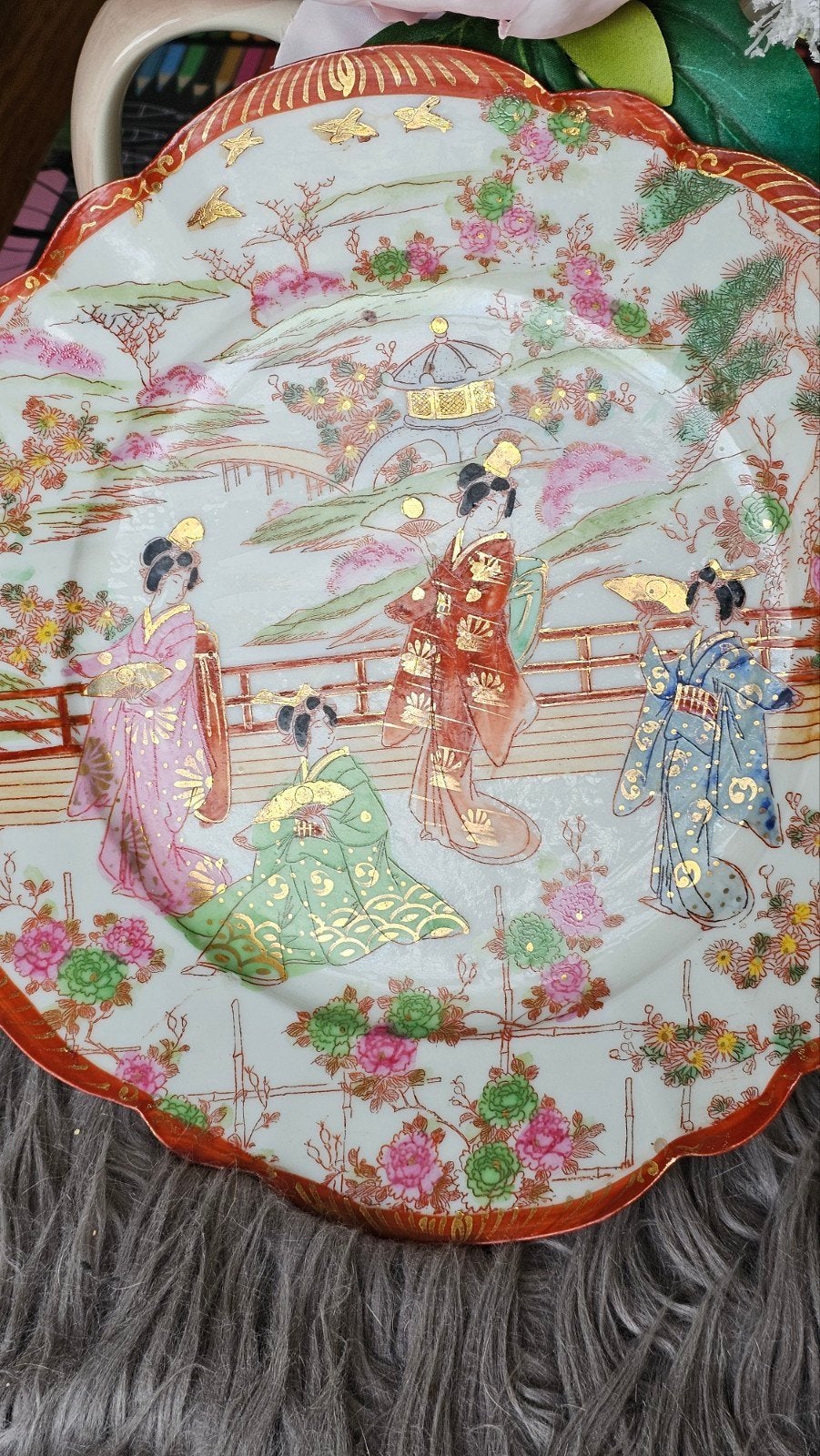 Antieke Japans decoratief bord met Geisha's rond 1910., Antiek en Kunst, Ophalen of Verzenden