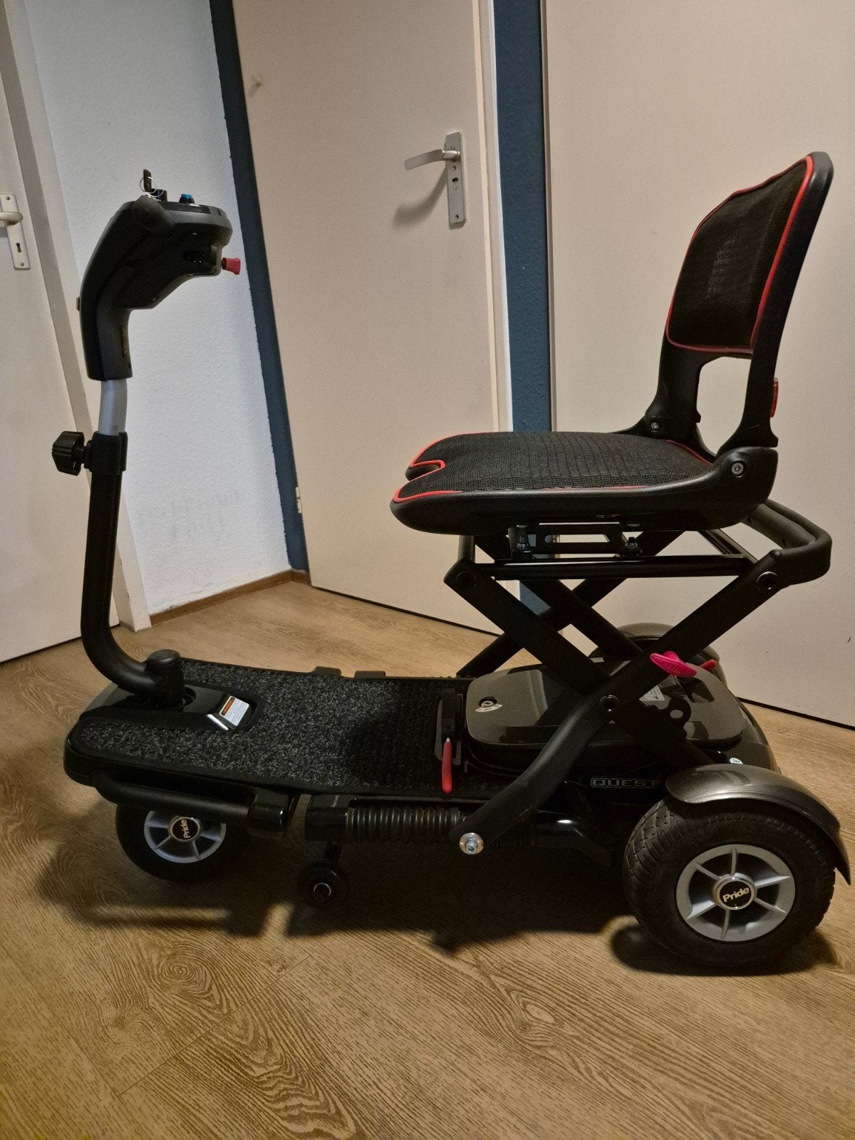 Pride Quest Opvouwbare Scootmobiel met Brio Comfort Seat, Ophalen, 10 km/u of minder, Pride, Zo goed als nieuw