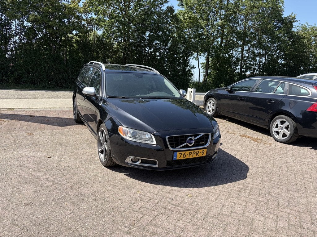 Volvo V70 2.0T R-Edition AUTOMAAT TREKHAAK LEER STOELVERWARM, Euro 5, Zwart, 4 cilinders, Zwart
