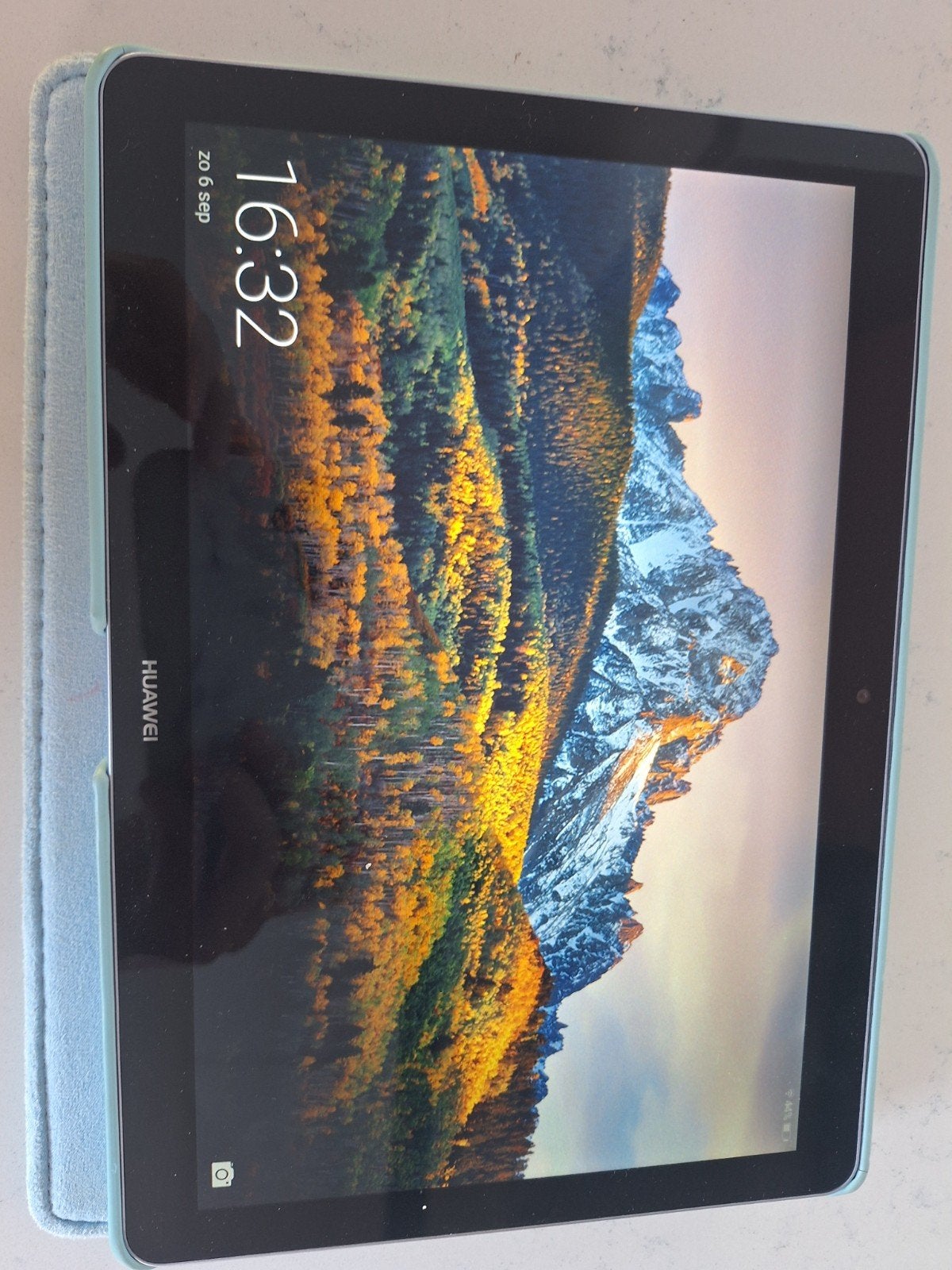 Huawei MediaPad T3 10 inch tablet met hoes, 10 inch, MediaPad T3, Ophalen of Verzenden, Zo goed als nieuw