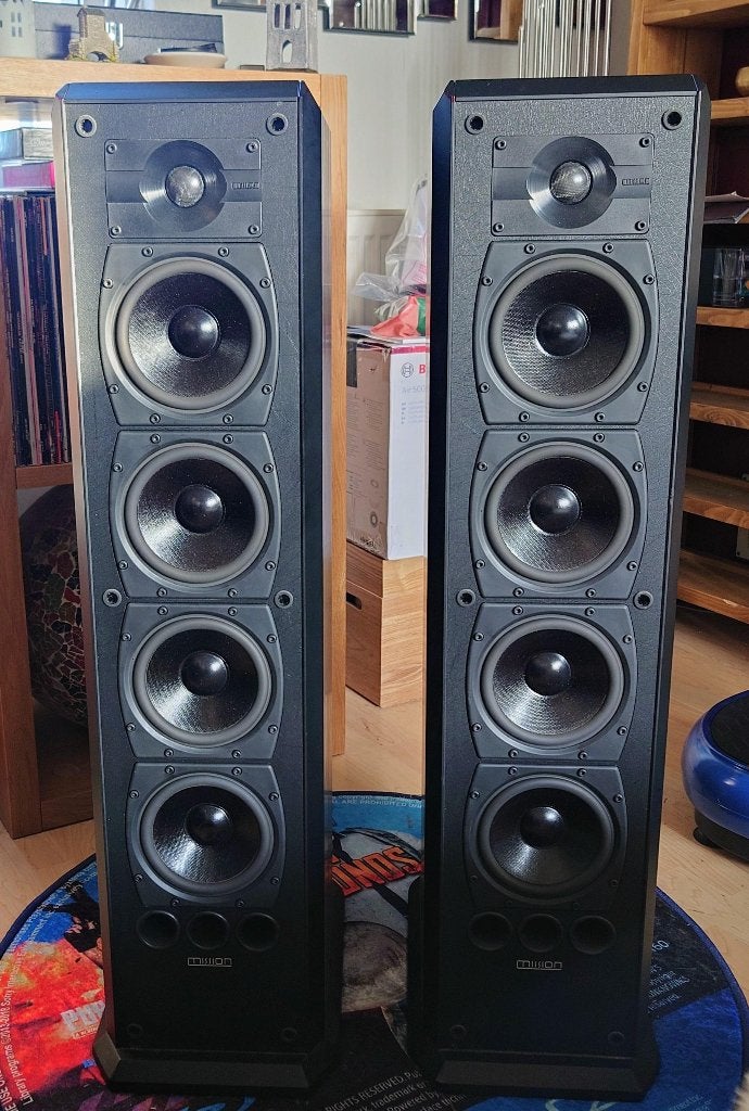 Mission 753 zuilspeakers verkeren i.z.g.st..