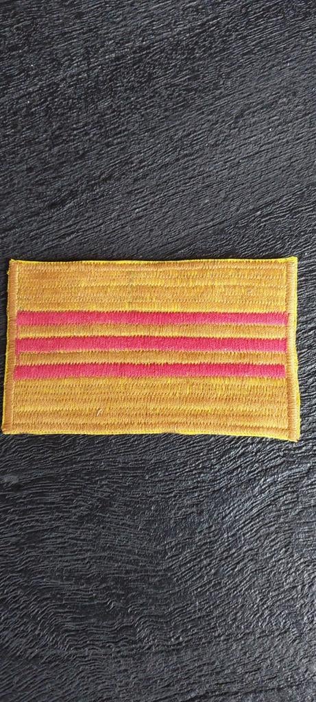 Patch Zuid-Vietnamese vlag..vkk, Ophalen of Verzenden, Landmacht, Nederland, Embleem of Badge