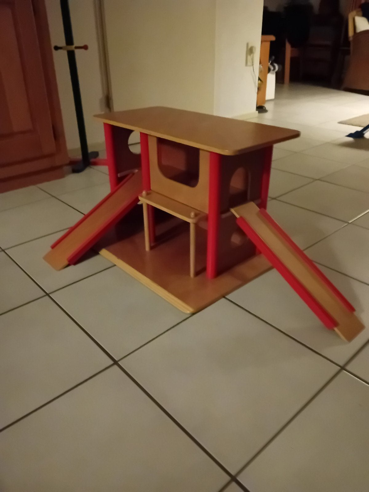 Grote houten garage met afneembare glijbanen, Kinderen en Baby's, Ophalen, Gebruikt, Jongen of Meisje