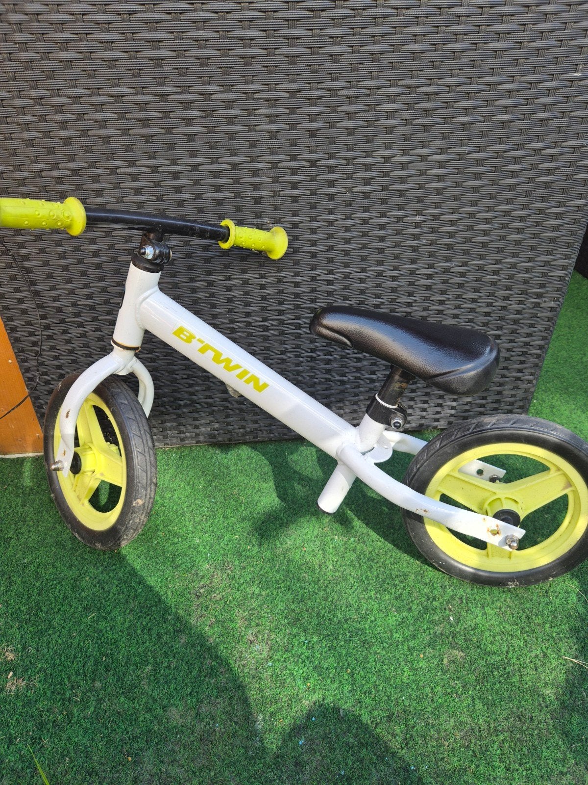 B'TWIN loopfiets, wit met gele accenten, Ophalen, Gebruikt, Minder dan 16 inch, B'TWIN