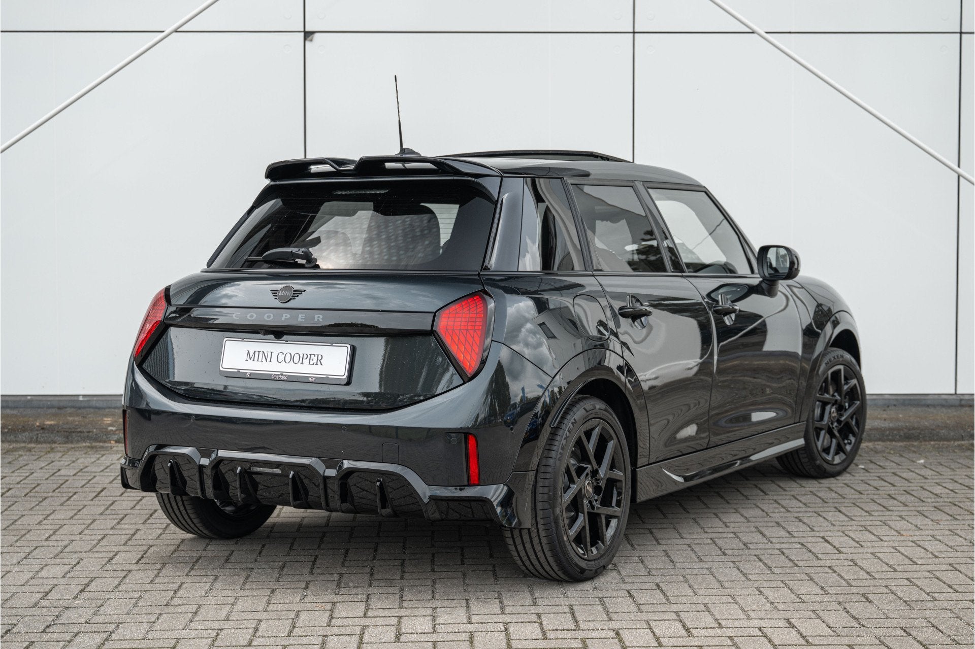 MINI Hatchback Cooper C Automaat / JCW / Pakket M / 17" John, Auto's, Mini, Dealer onderhouden, 156 pk, Leder, Bedrijf