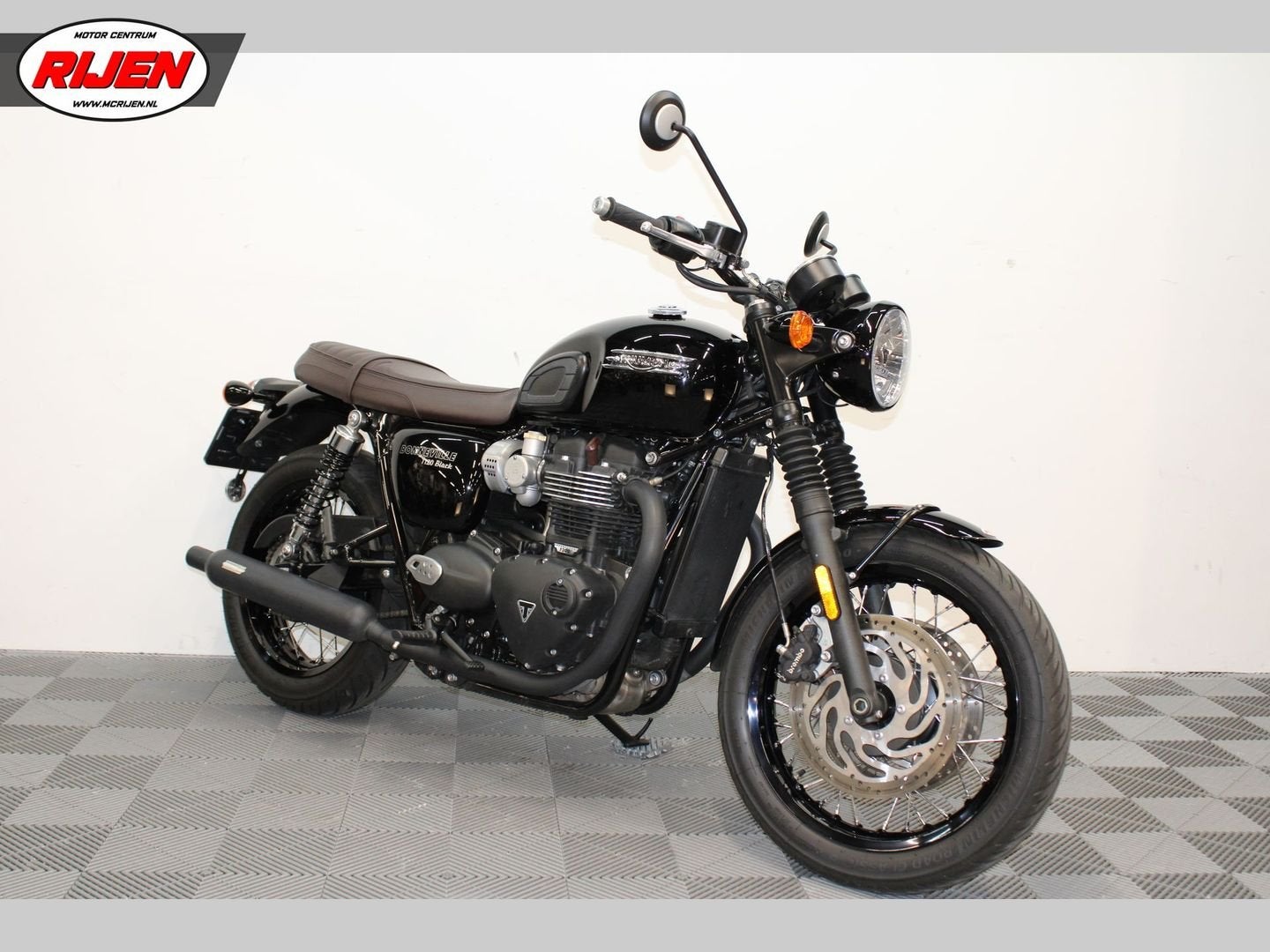 TRIUMPH BONNEVILLE T 120 BLACK (bj 2025), Motoren, 2 cilinders, Bedrijf, Onbekend, Meer dan 35 kW