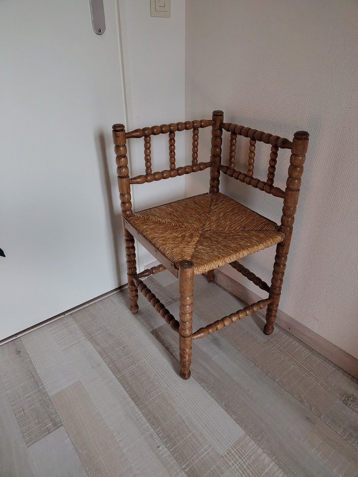 Antieke rieten hoekstoel, Antiek en Kunst, Antiek | Meubels | Stoelen en Banken, Ophalen