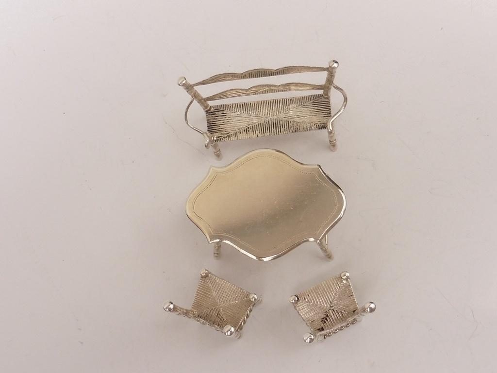 Zilveren miniatuur Tafel, bankje en 2 stoelen           Z457, Antiek en Kunst, Ophalen of Verzenden, Zilver