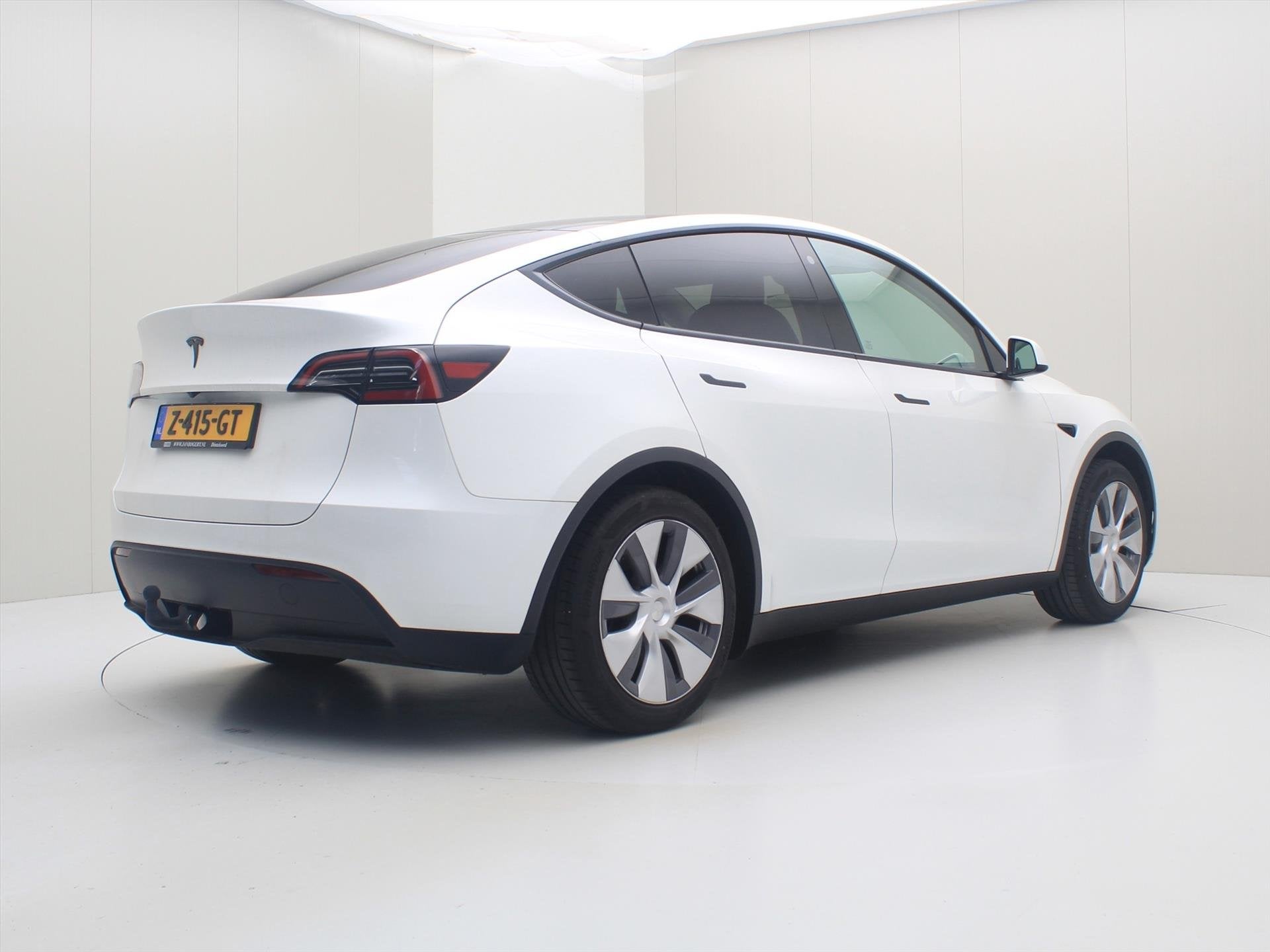 Foto 2 van Tesla Model Y Standard RWD Plus 351pk 94.9% SoH [ TREKHAAK+R
