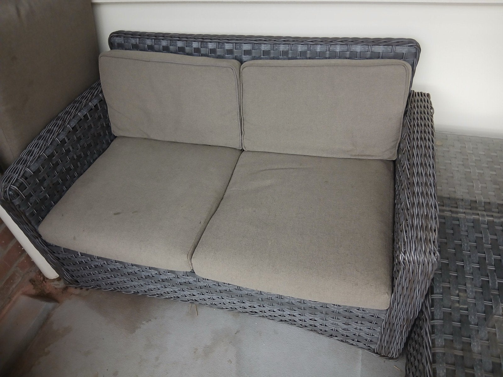 Tuinset bankje plus 2 stoelen + tafel met gelaagd glas., Ophalen