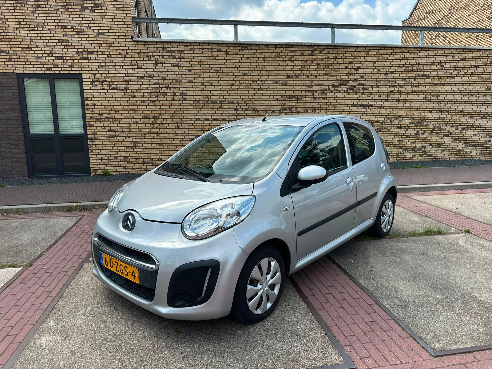 Citroën C1 1.0i 68PK 5D 2012 Grijs + BLUETOOTH + AIRCO, Auto's, Citroën, Voorwielaandrijving, 4 stoelen, C1, Origineel Nederlands