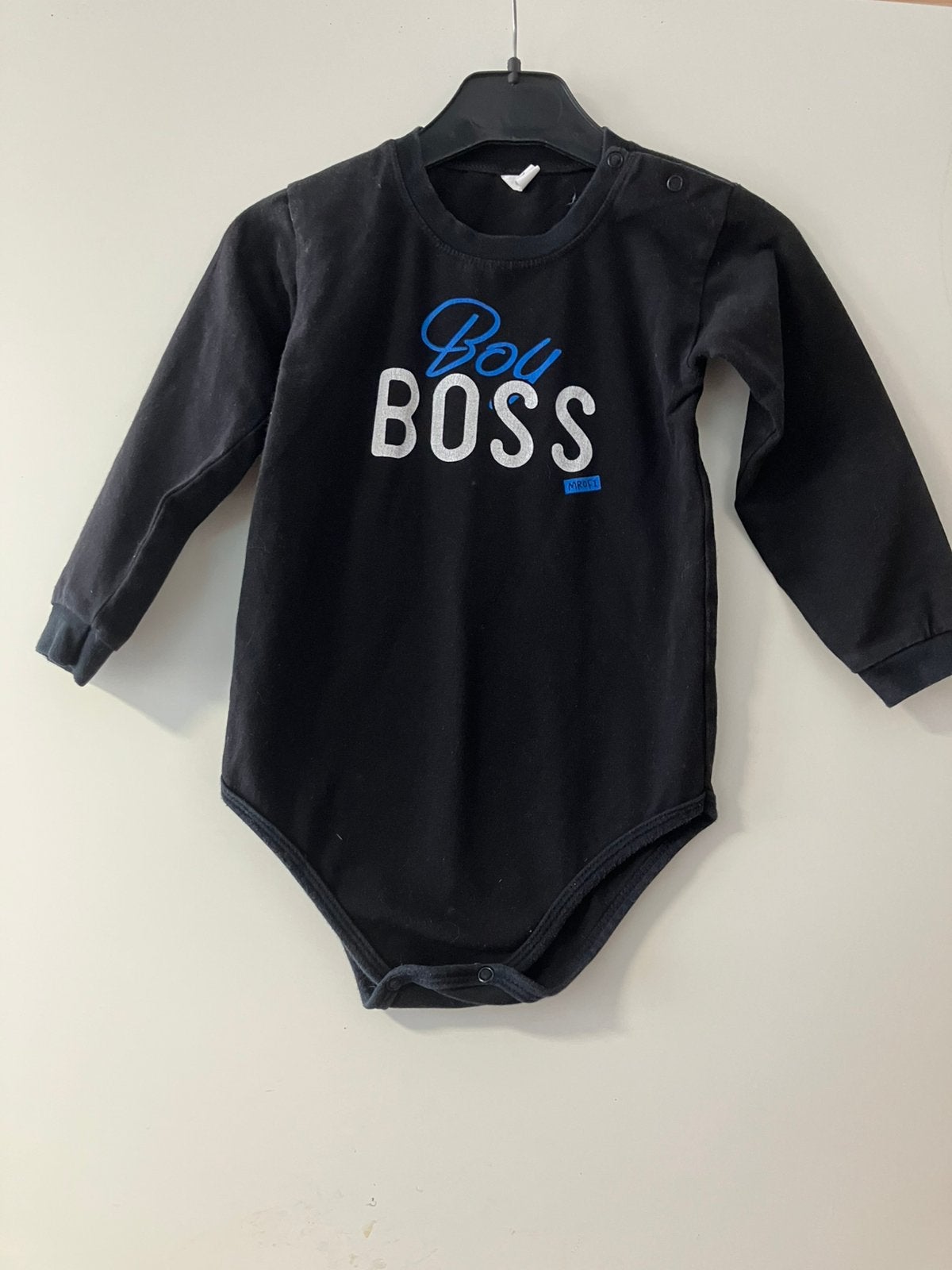 Nette zwarte rompertje maat 98 boy boss, Ophalen of Verzenden, Zo goed als nieuw, Jongen, Nacht- of Onderkleding