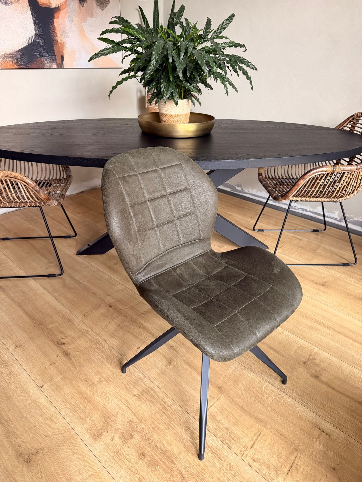 Foto 3 van Moderne eetkamerstoelen (set4) Groen/zwart metalen poten