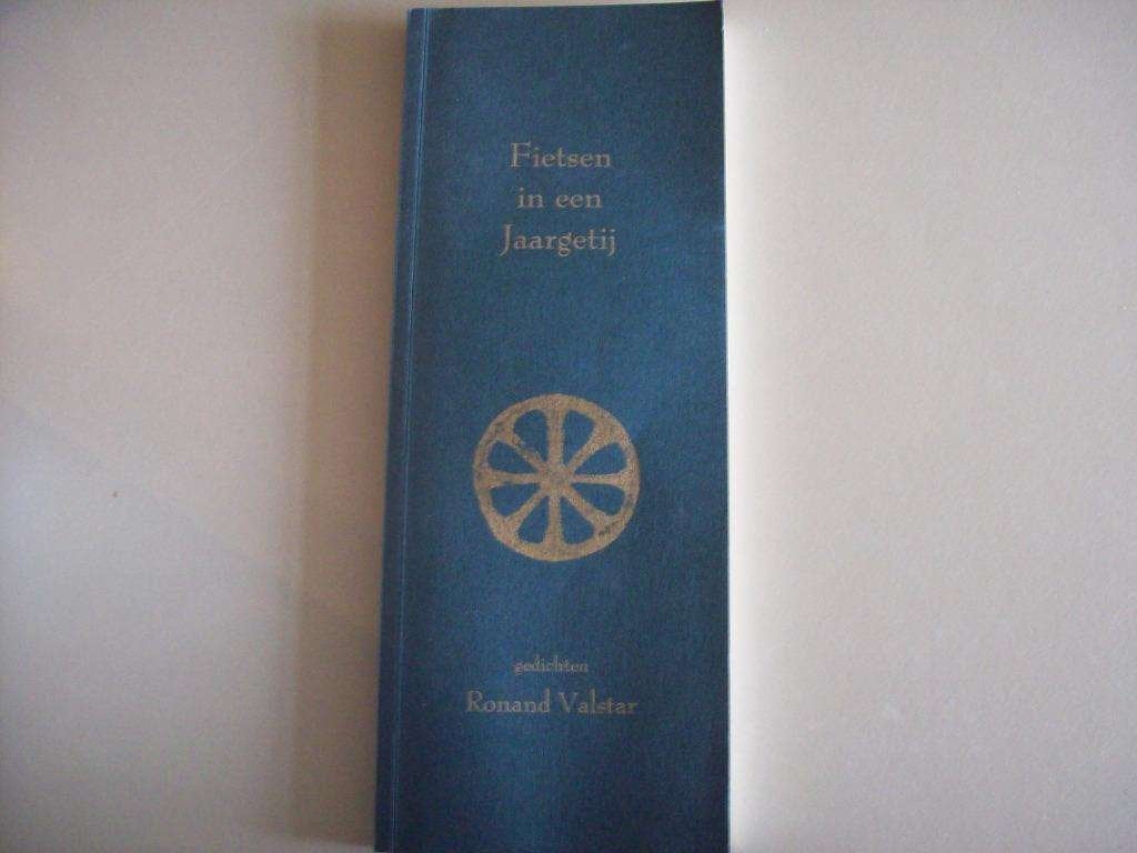 Ronand Valstar - Fietsen In Een Jaargetij (2009) 2707, Gelezen, Ophalen of Verzenden, Ronand Valstar, Eén auteur