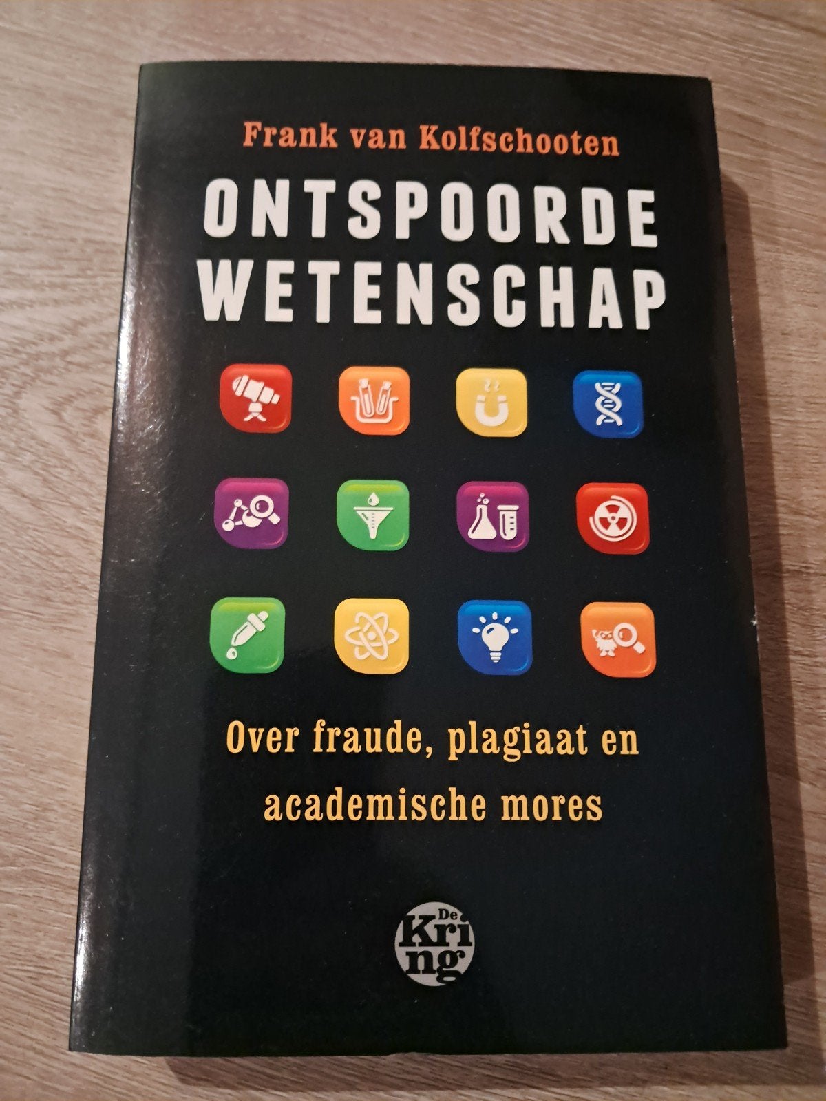 C9 Ontspoorde Wetenschap - Fraude, plagiaat, academische mor, Ophalen of Verzenden