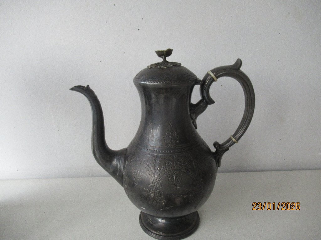 ANTIEKE BEWERKTE KOFFIEKAN - AUNTON & JOHNSON- VERZILVERD, Ophalen of Verzenden