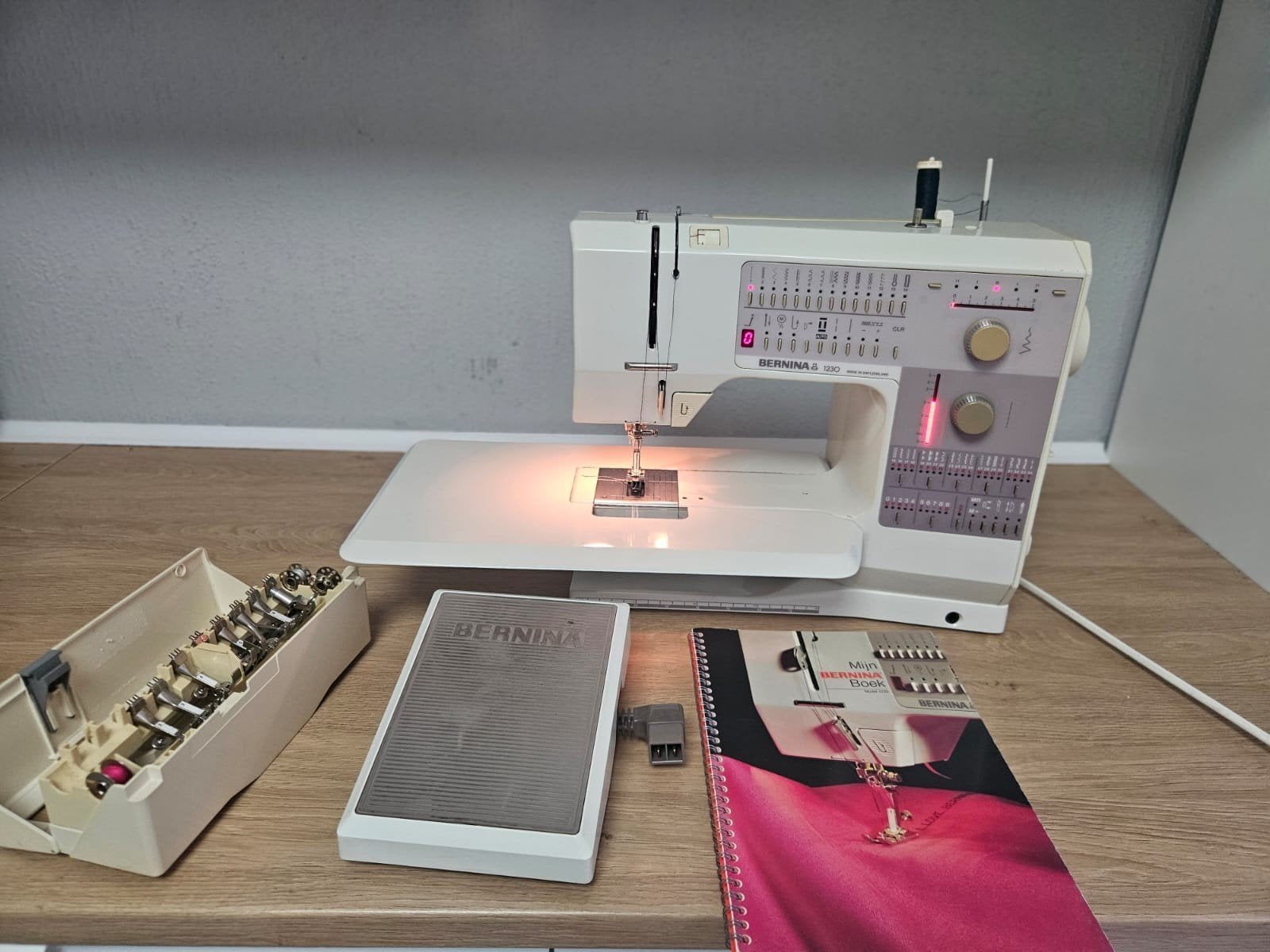 Bernina 1230 Naaimachine, Ophalen, Zo goed als nieuw, Naaimachine, Bernina