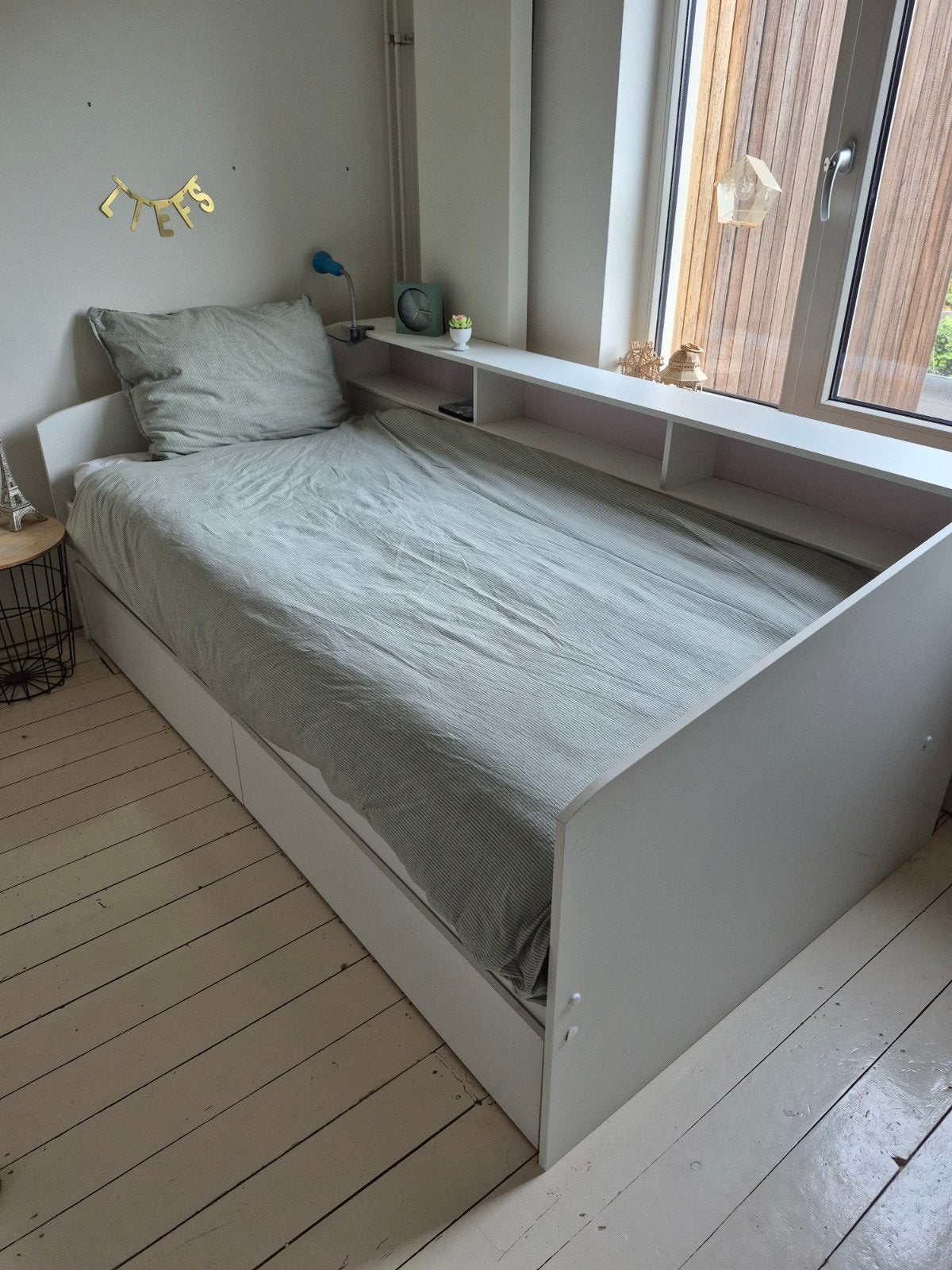 Eenpersoonsbed met 2 lades, veel opbergruimtes en matras