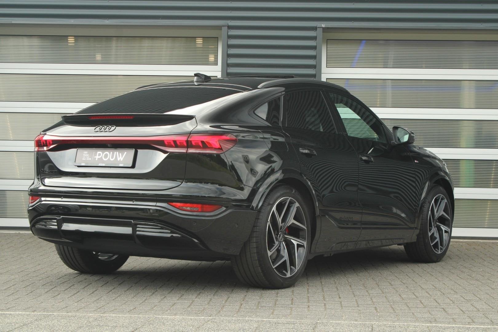Audi Q6 Sportback e-tron 306pk S Edition Performance 100 kWh, Automaat, 12 maanden, Zwart, Leder