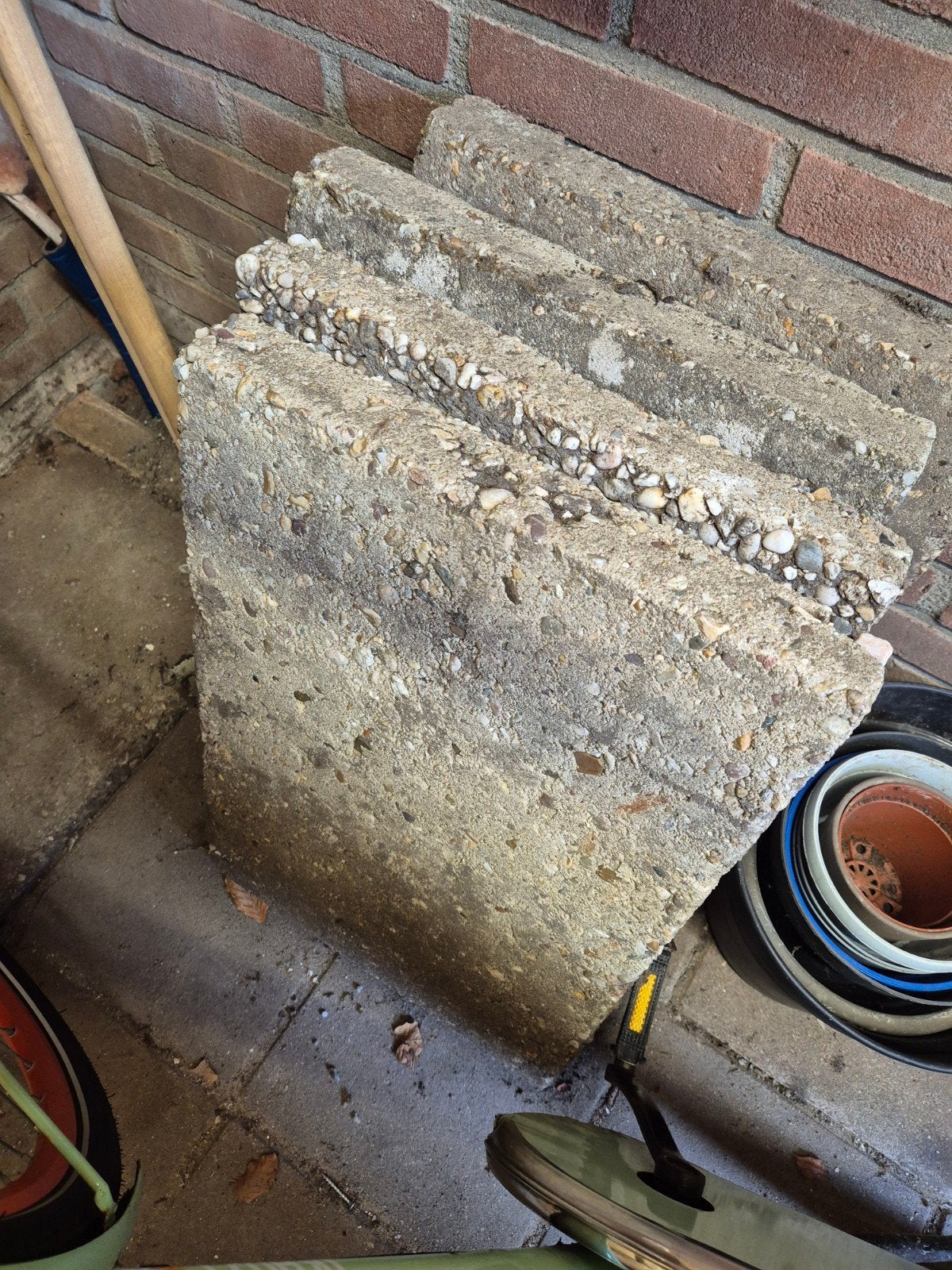 gratis afhalen - 4 grote grindtegels, Overige materialen, Gebruikt, 15 m² of meer, Ophalen