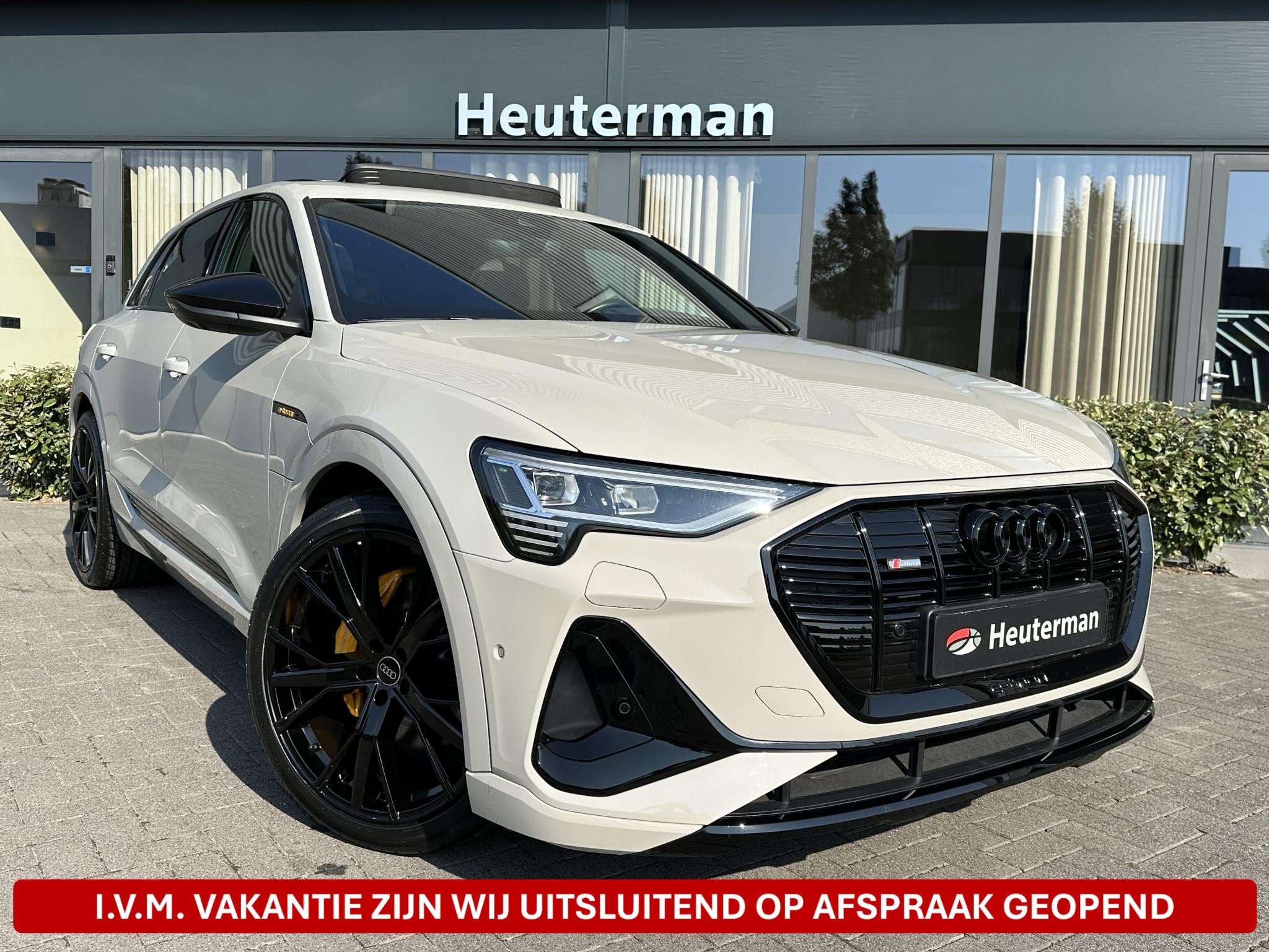 Audi e-tron Quattro S line/Pano/B&O/Nachtzicht/96%SOH/Krijt, Auto's, Automaat, 71 kWh, Leder en Stof, Geel