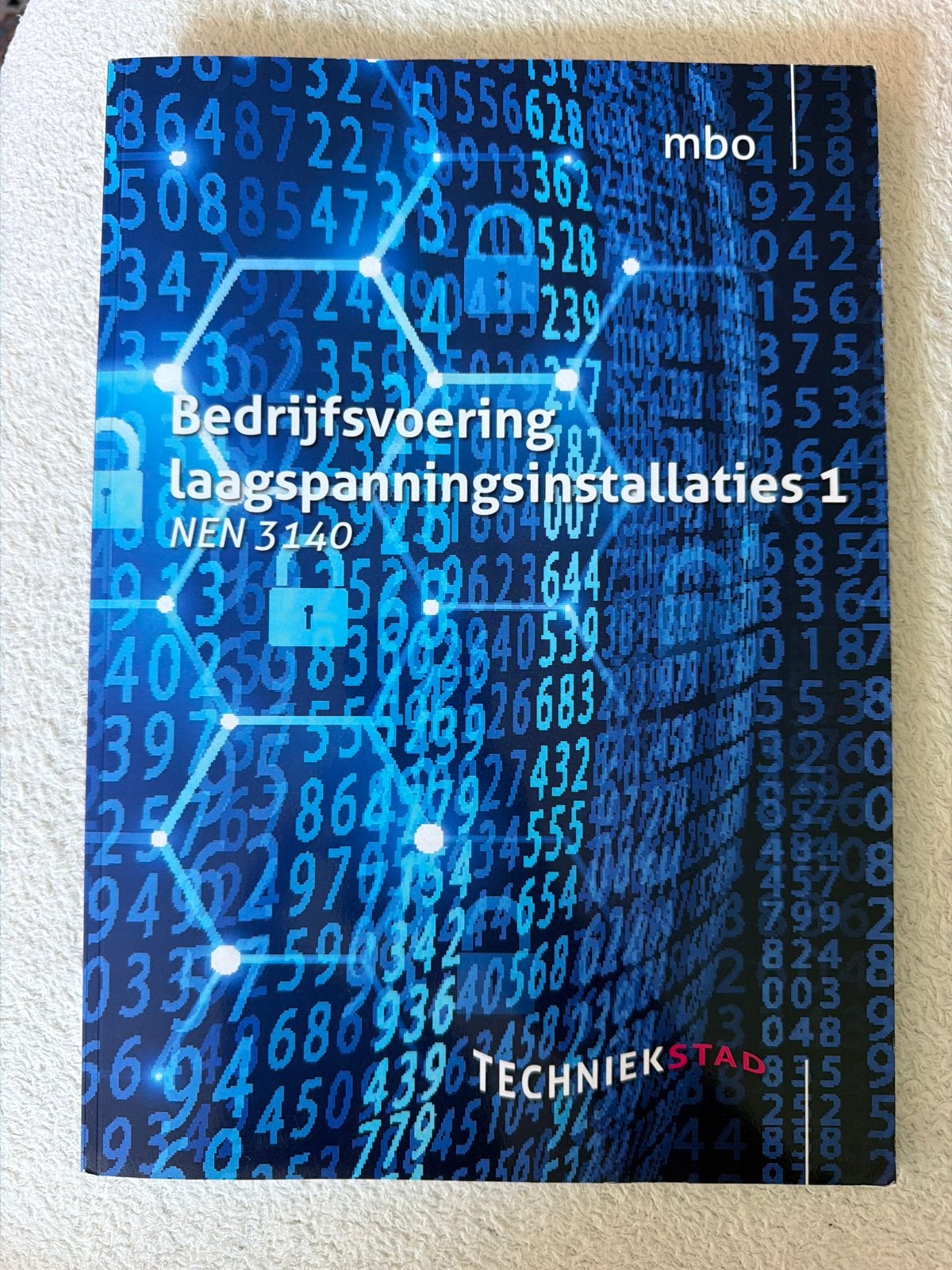 Bedrijfsvoering Laagspanningsinstallaties 1 NEN 3140, Ophalen of Verzenden, Zo goed als nieuw, Elektrotechniek