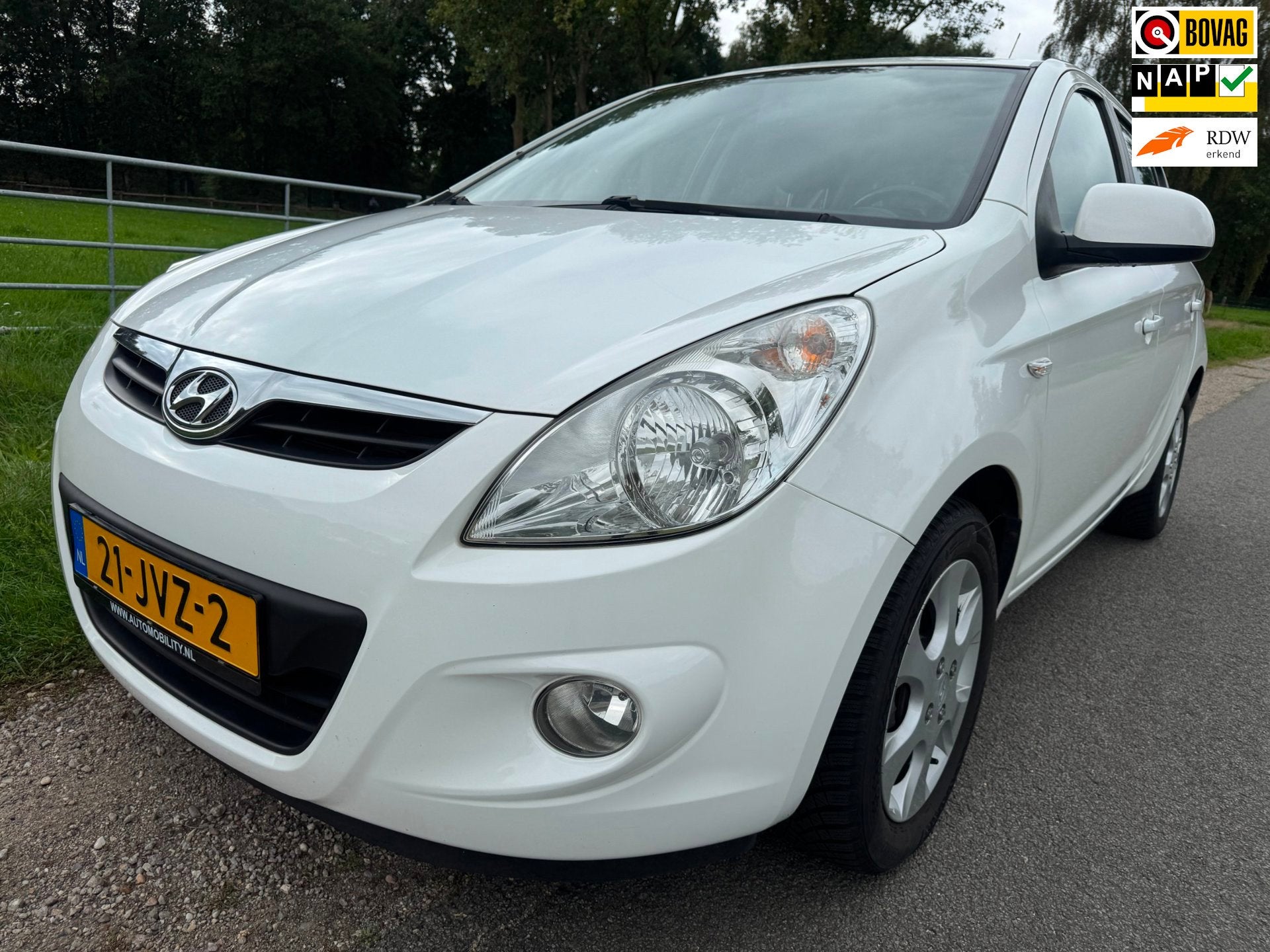 Hyundai I20 1.6i i-Catcher DEALER onderhouden|airco|leder, Auto's, 450 kg, 4 cilinders, Leder en Stof, Wit