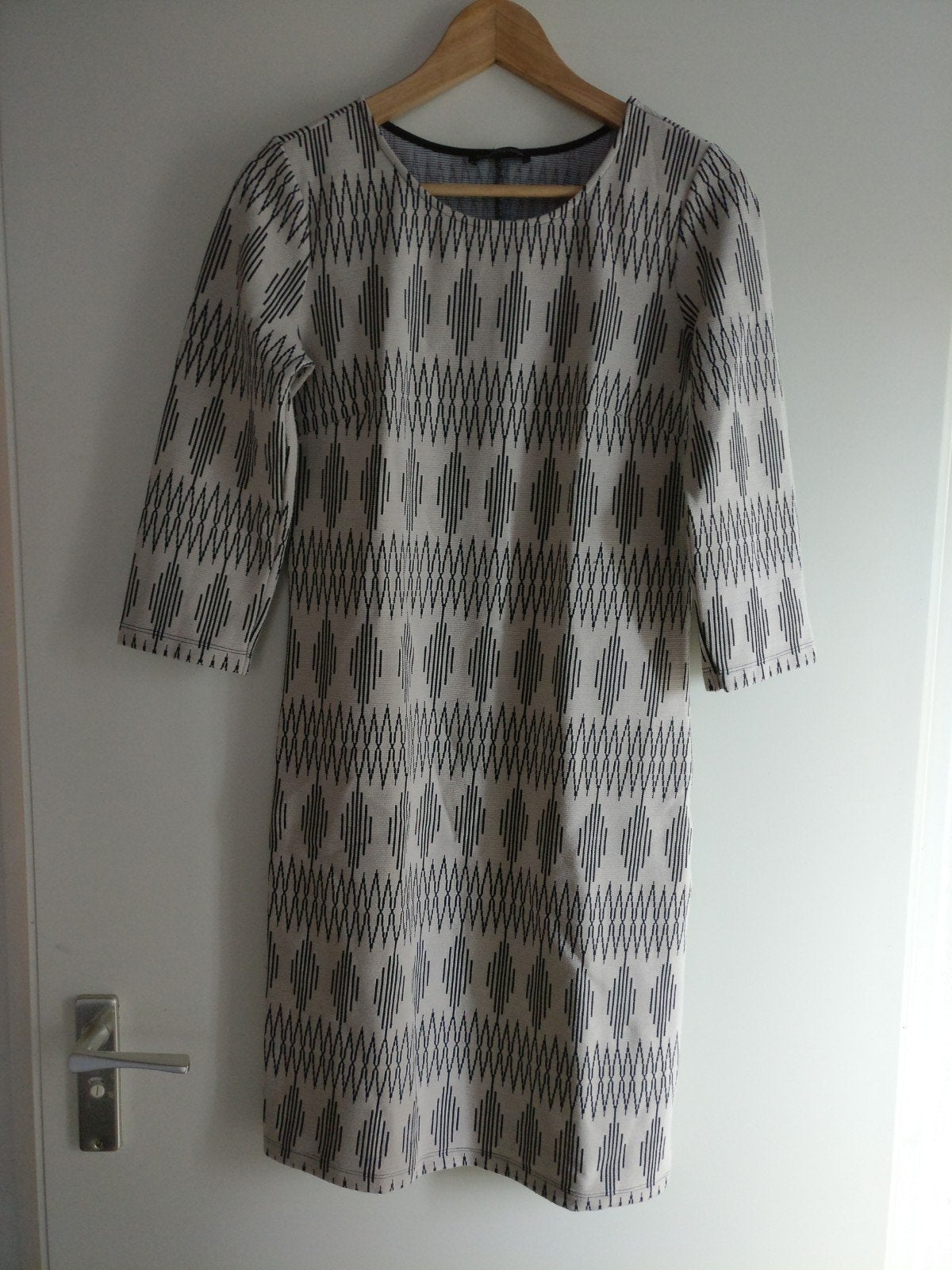 Beige Tramontana jurk - maat S, Kleding | Dames, Maat 38/40 (M), Tramontana, Beige, Ophalen of Verzenden
