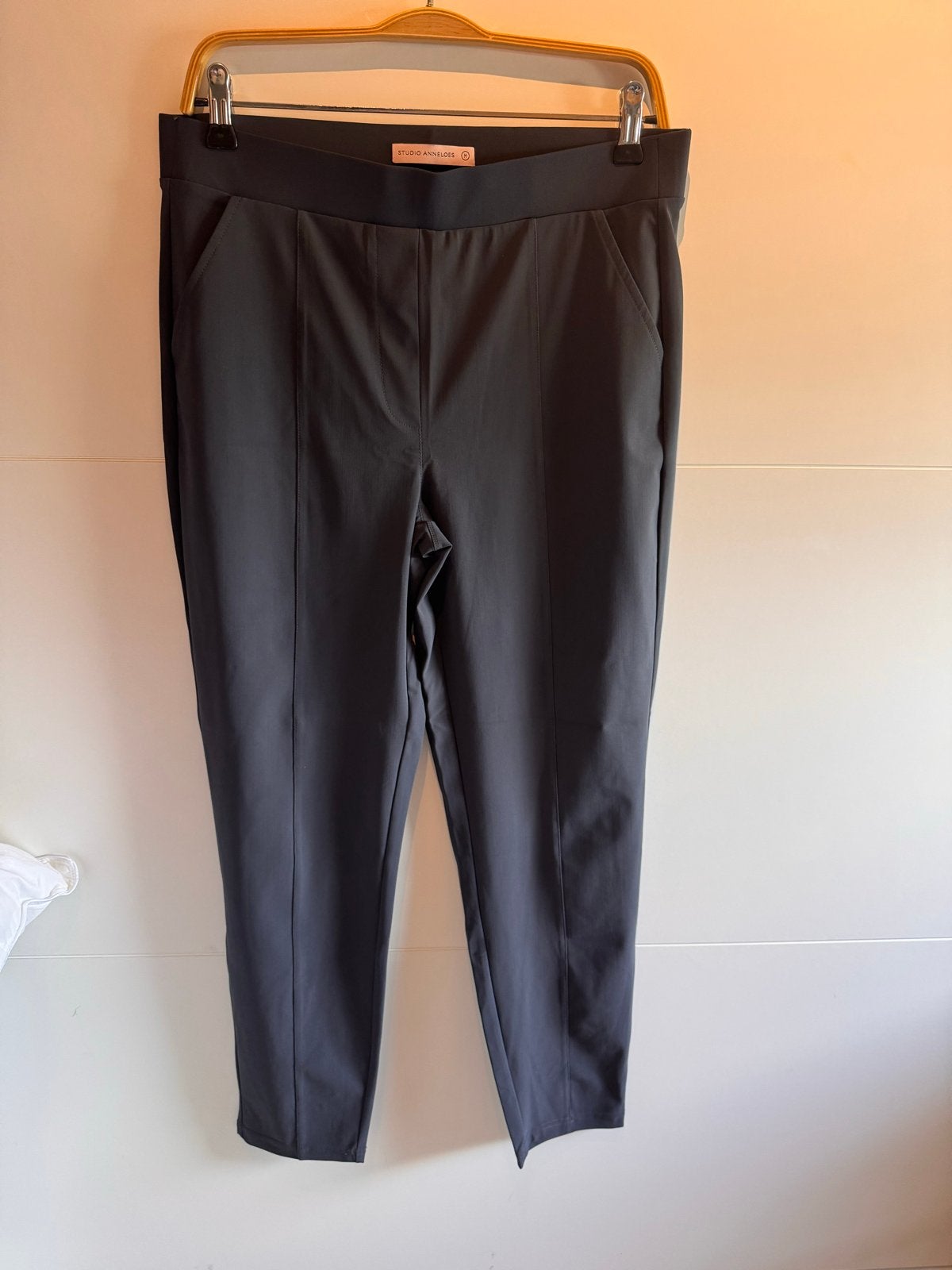 Studio Anneloes Kathy Broek Antracietgrijs Maat M, Kleding | Dames, Maat 38/40 (M), Nieuw, Ophalen of Verzenden, Grijs