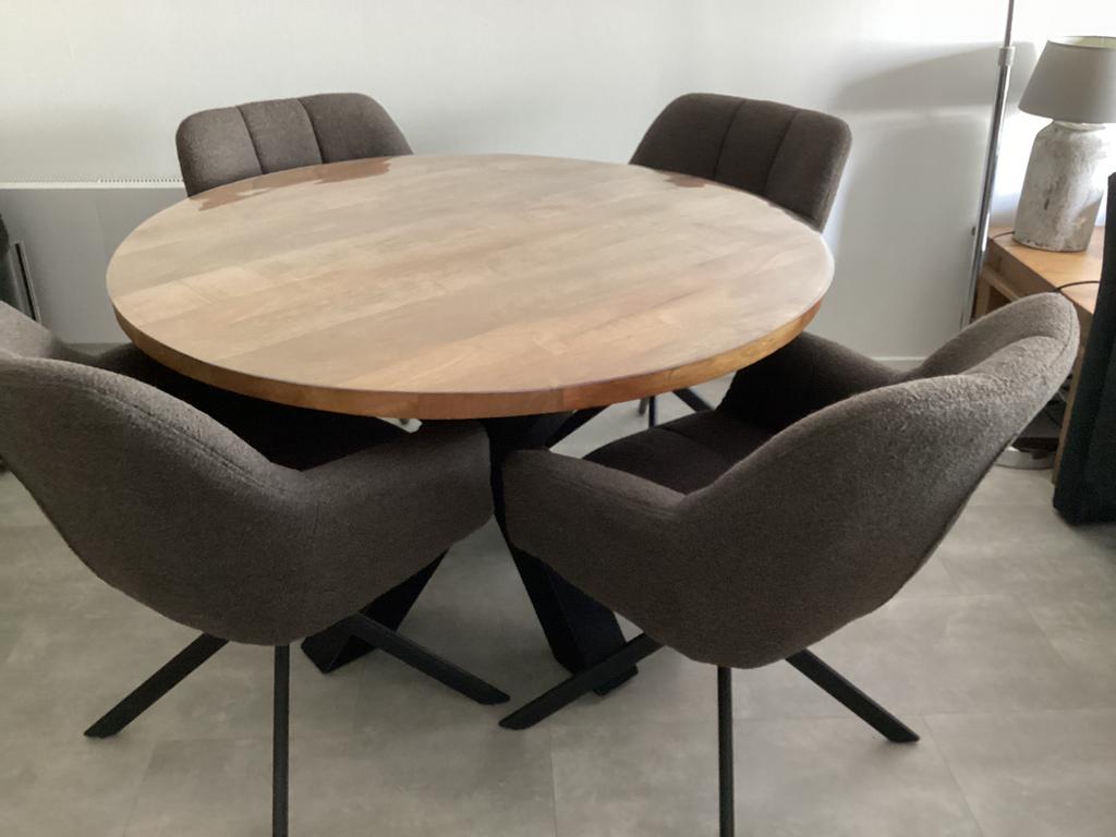 Mango houten tafel met 4 stoelen z.g.a.n., Huis en Inrichting, Tafels | Eettafels, Ophalen, Mango, Rond, Zo goed als nieuw