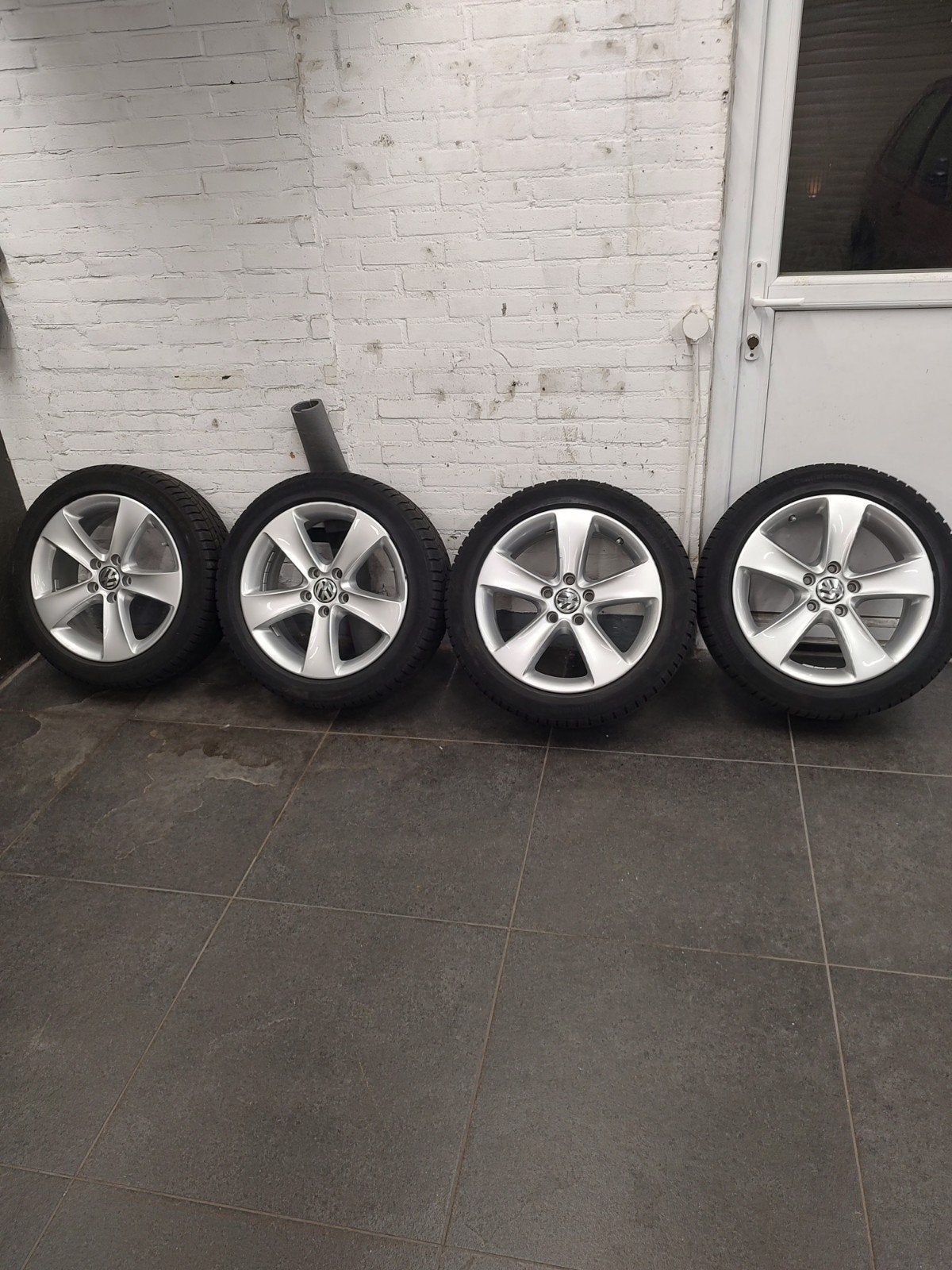 Originele VW St. Moritz velgen met Continental winterbanden, Ophalen, Banden en Velgen, 17 inch, Personenwagen