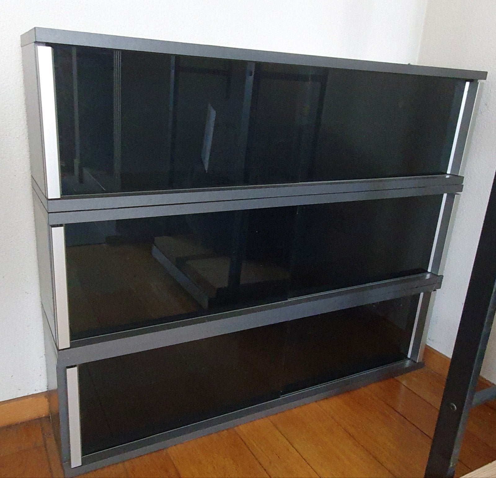 3 IKEA Kaxas kastjes met glazen schuifdeuren. Per stuk:, Huis en Inrichting, Woonaccessoires | Cd- en Dvd-rekken, Ophalen, Gebruikt