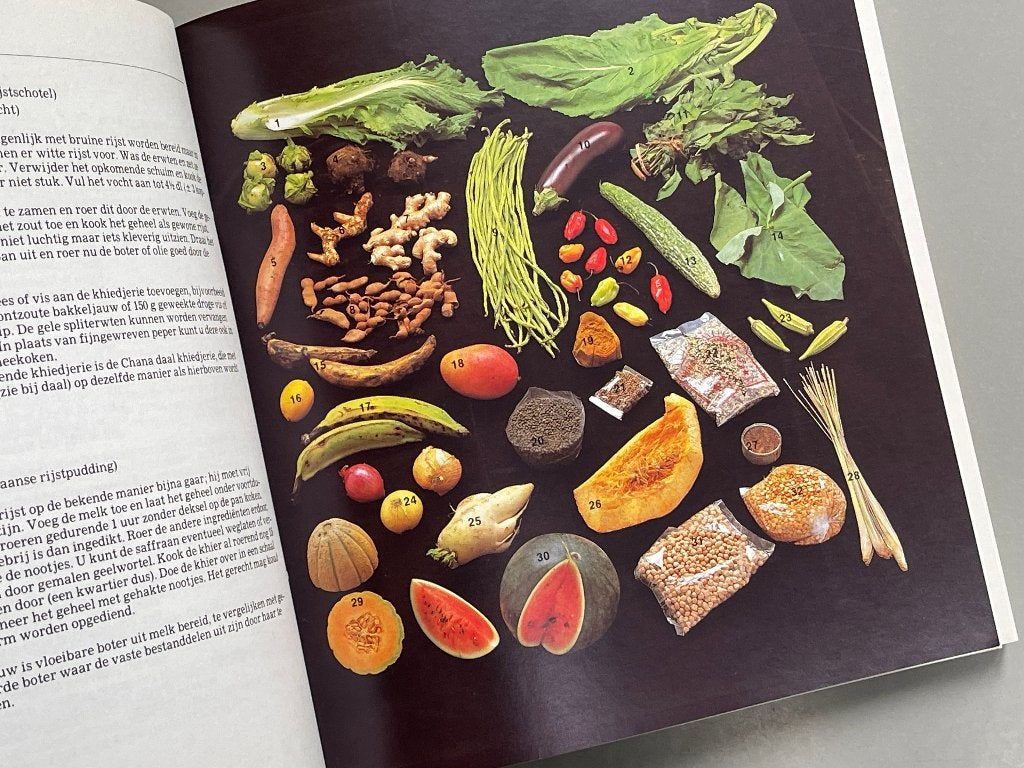 Surinaams Kookboek authentieke gerechten uit een  (1981), Boeken, Ophalen of Verzenden, Zo goed als nieuw, Azië en Oosters