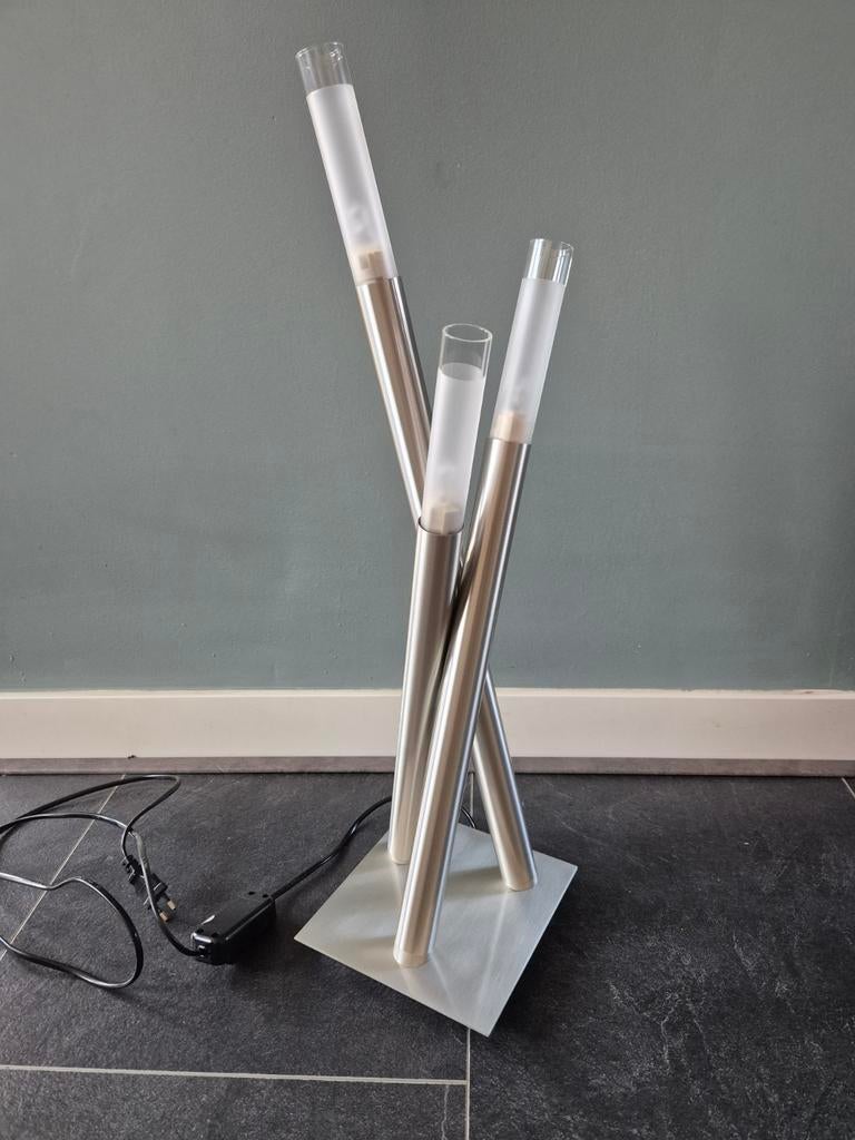 Rvs designer tafel lamp met dimfunctie en melkglaasjes., Ophalen, Gebruikt, 50 tot 75 cm, Glas