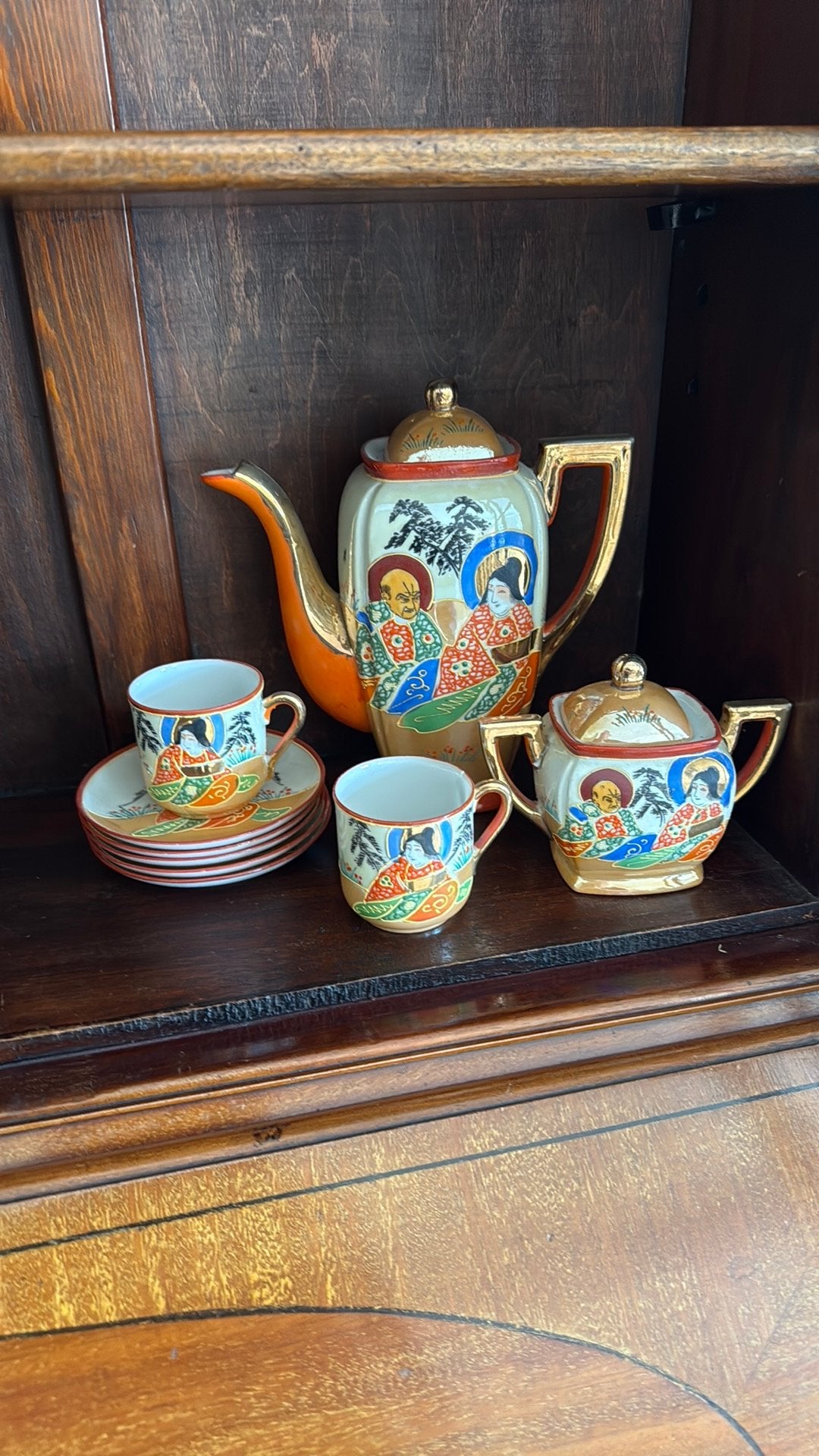 80 jaar oud servies, Ophalen