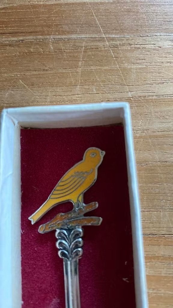 Theelepeltje met afbeelding : gele vogel- kanarie ? op takje, Verzamelen, Ophalen of Verzenden, Zo goed als nieuw, Overige materialen