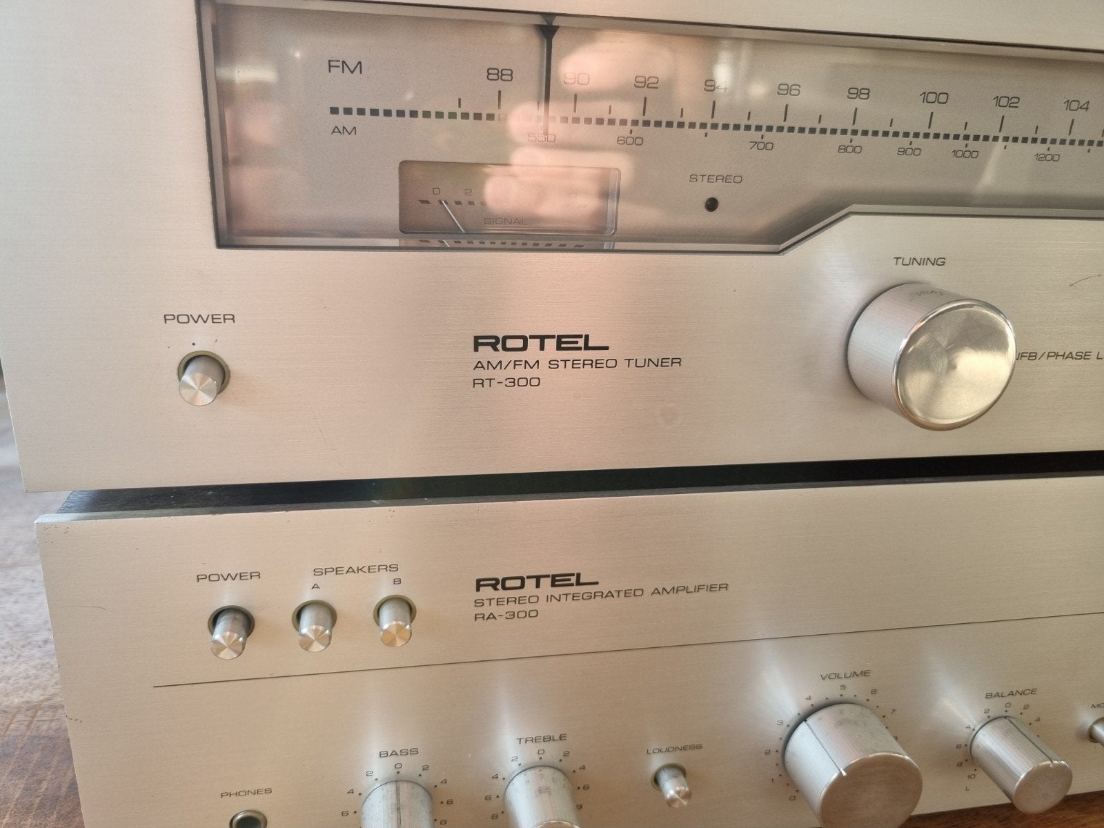 Rotel RT-300 Tuner & RA-300 Versterker (defect), Gebruikt, Ophalen, Overige merken, Minder dan 60 watt
