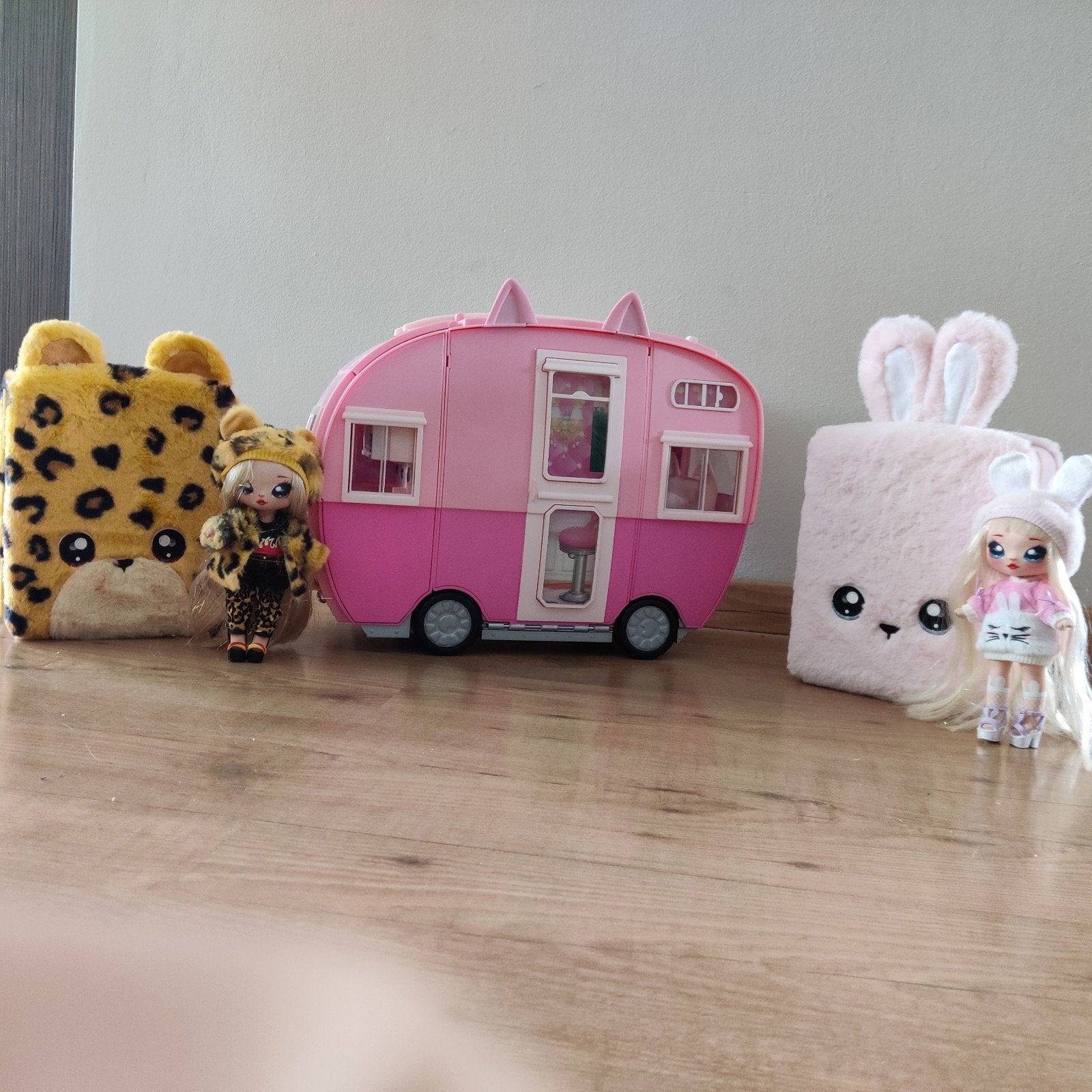 Na! Na! Na! Surprise poppen en camper speelset, Ophalen, Zo goed als nieuw, Overige typen
