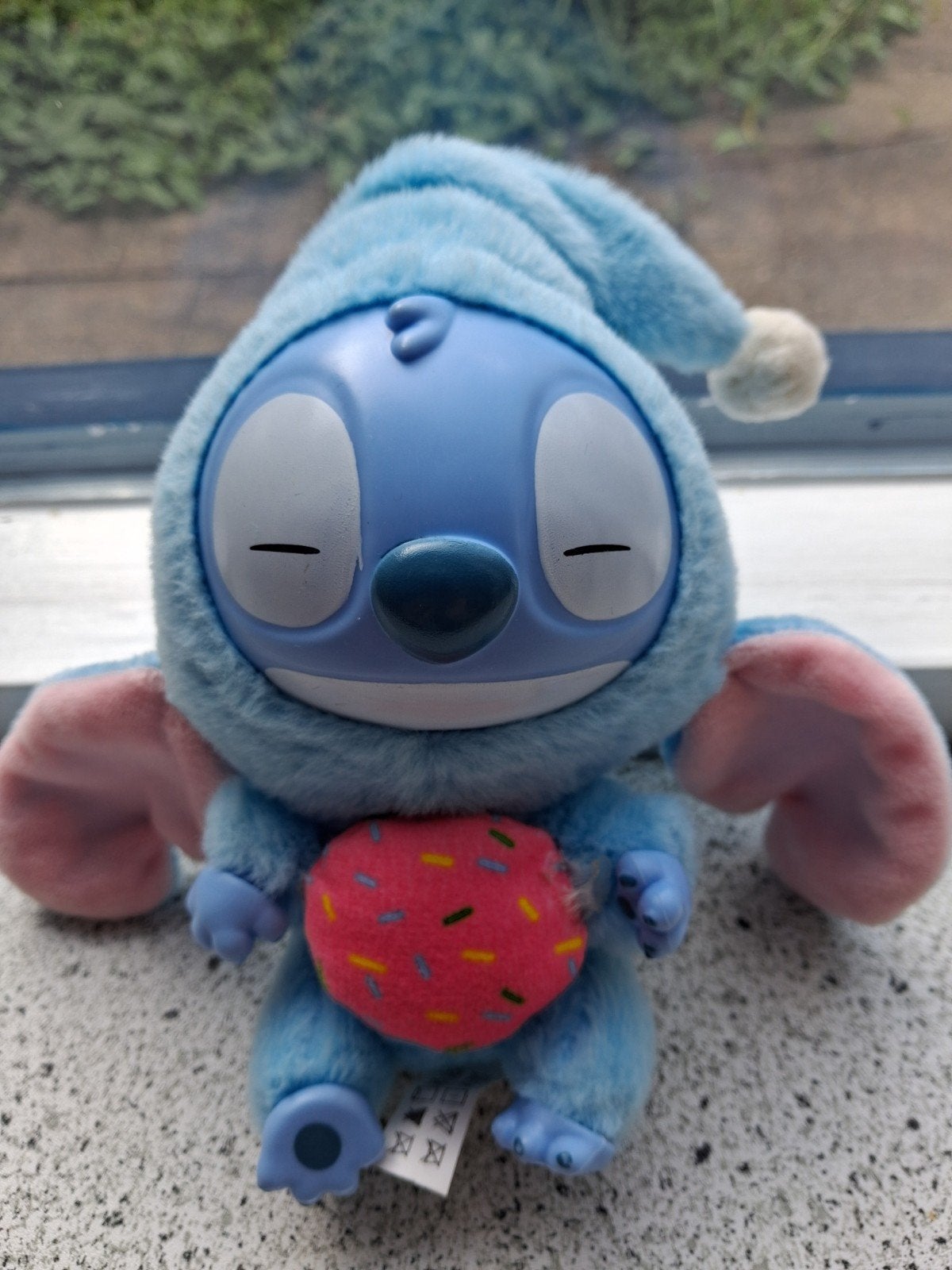 Disney Miniso Stitch Eat Before Sleep blauw met roze koek, Kinderen en Baby's, Speelgoed | Knuffels en Pluche, Disney, Overige typen