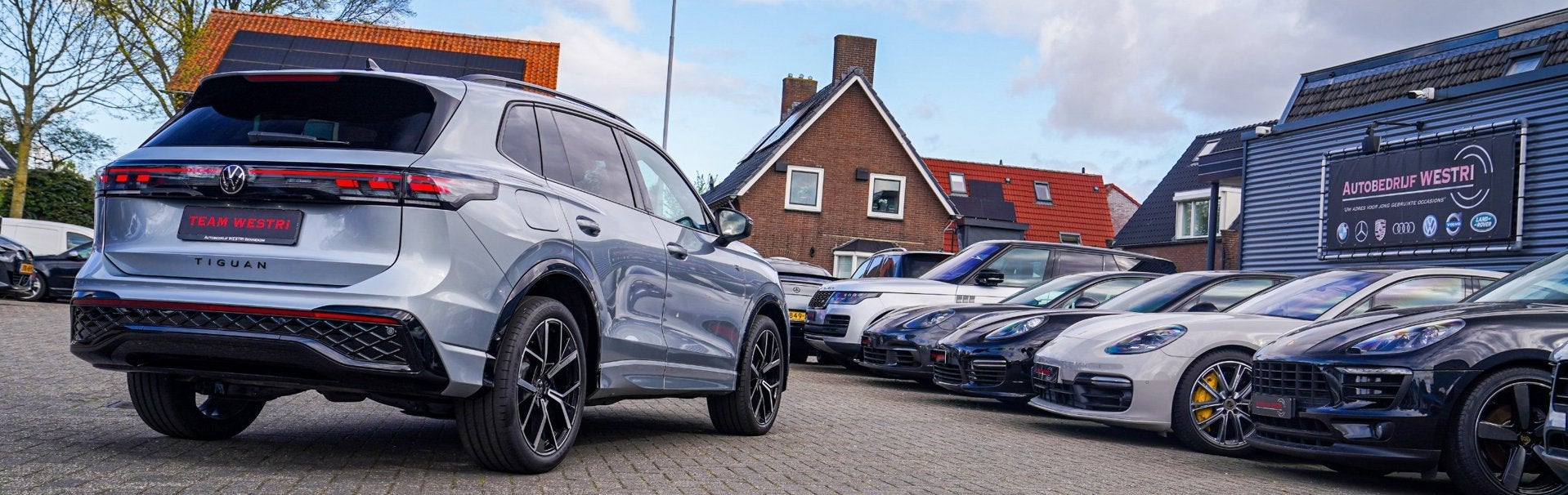 Volkswagen Tiguan 1.5 eTSI R-Line Edition | 360 camera | Mas, Dealer onderhouden, 1498 cc, Zwart, 4 cilinders