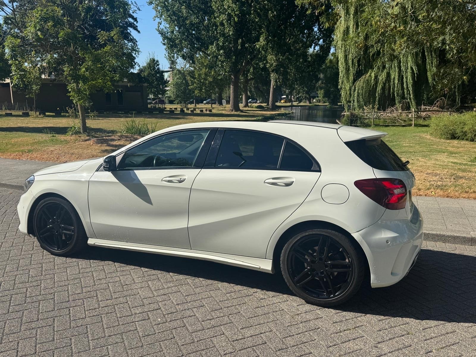 Mercedes-Benz A-Klasse A 180 AMG Sport 122pk 7G-DCT, 1200 kg, 19 km/l, Particulier, Onderhoudsboekje
