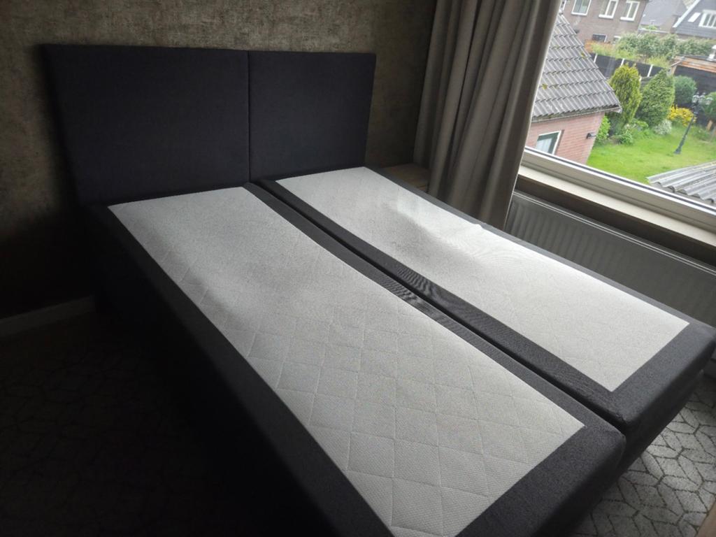 JYSK Boxspring C60 Grijs 160x200 met hoofdbord en hoge poten, Ophalen, Gebruikt, Tweepersoons, 200 cm
