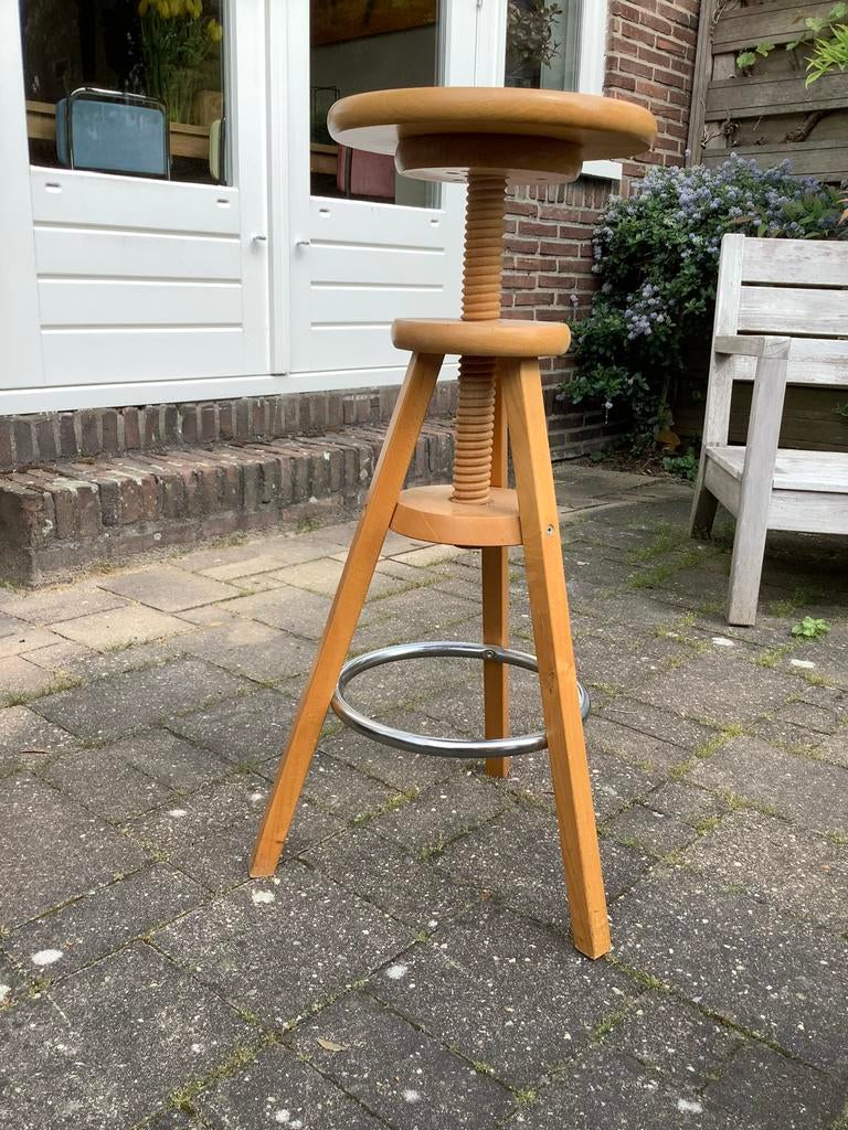 Houten kruk in hoogte verstelbaar met voetsteun, Ophalen, Gebruikt, In hoogte verstelbaar, 60 tot 90 cm