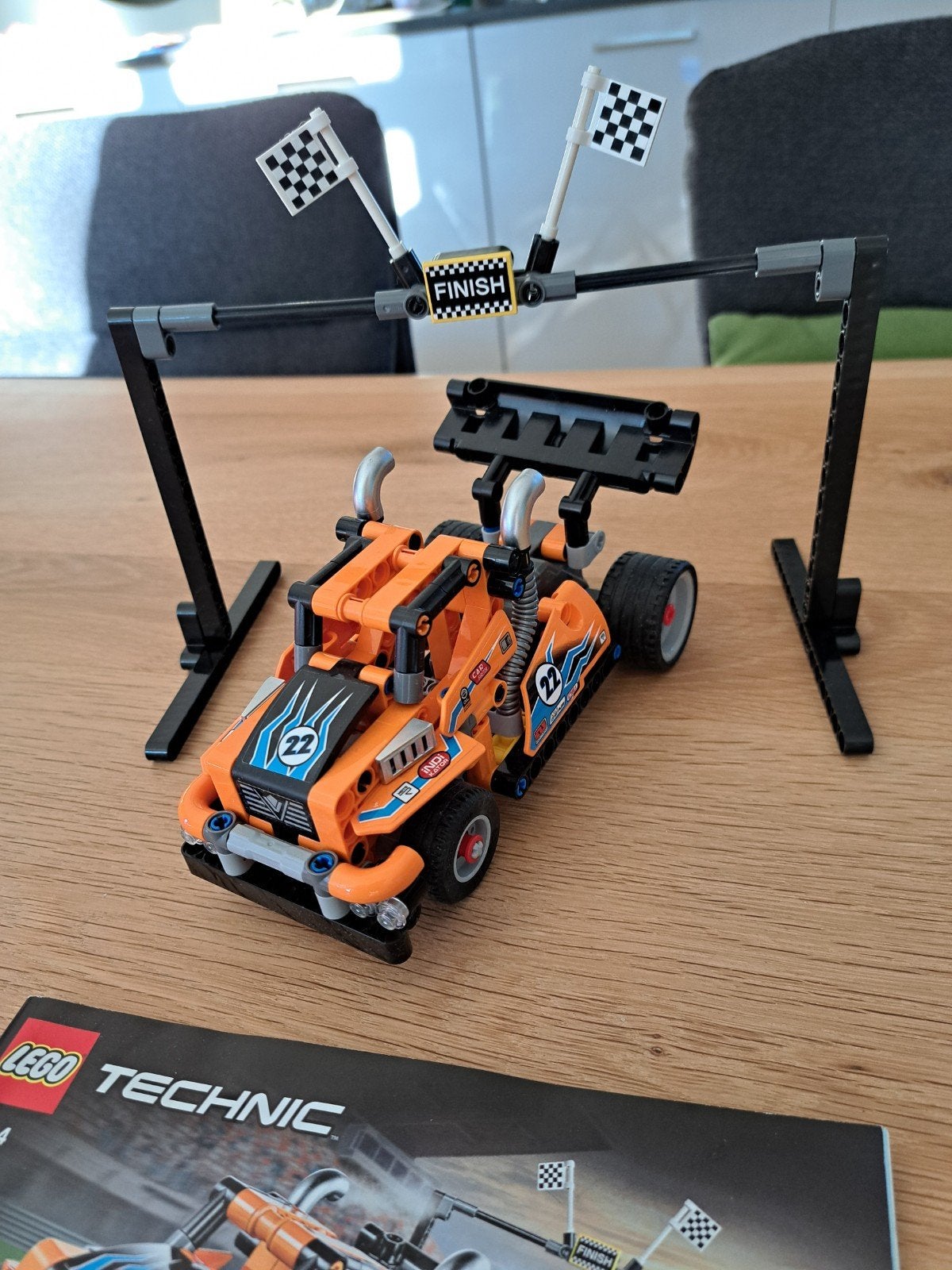 Lego Technic 42104 Race Truck met Finishlijn