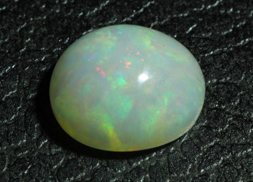 Natuurlijke Ethiopische Opaal Ovaal Cabochon 9.30 ct, Ophalen of Verzenden, Nieuw