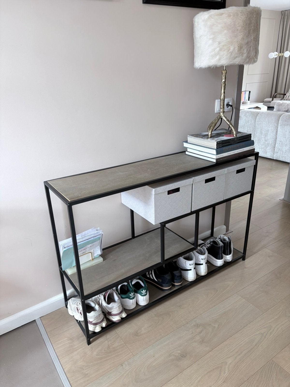 Stellingkast sidetable zwart met houtkleur, Ophalen, Zo goed als nieuw, 25 tot 50 cm, Rechthoekig